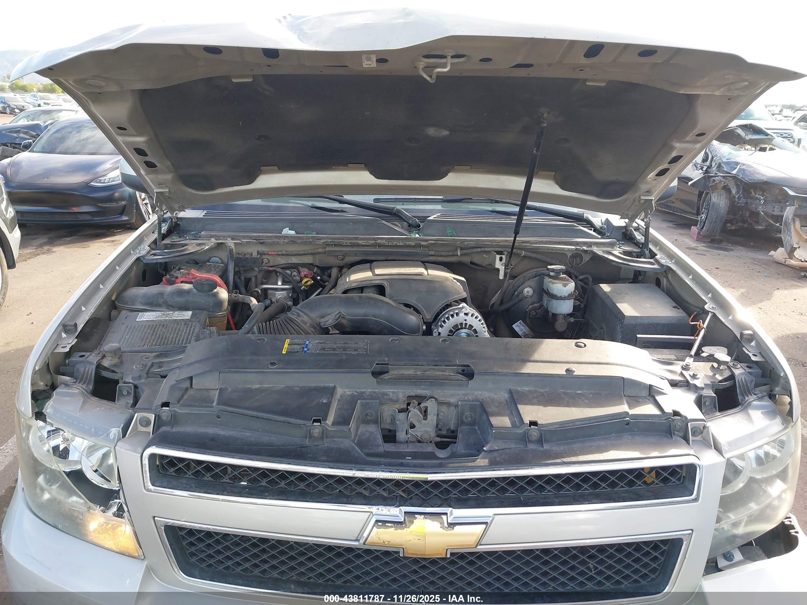 CHEVROLET TAHOE image 10