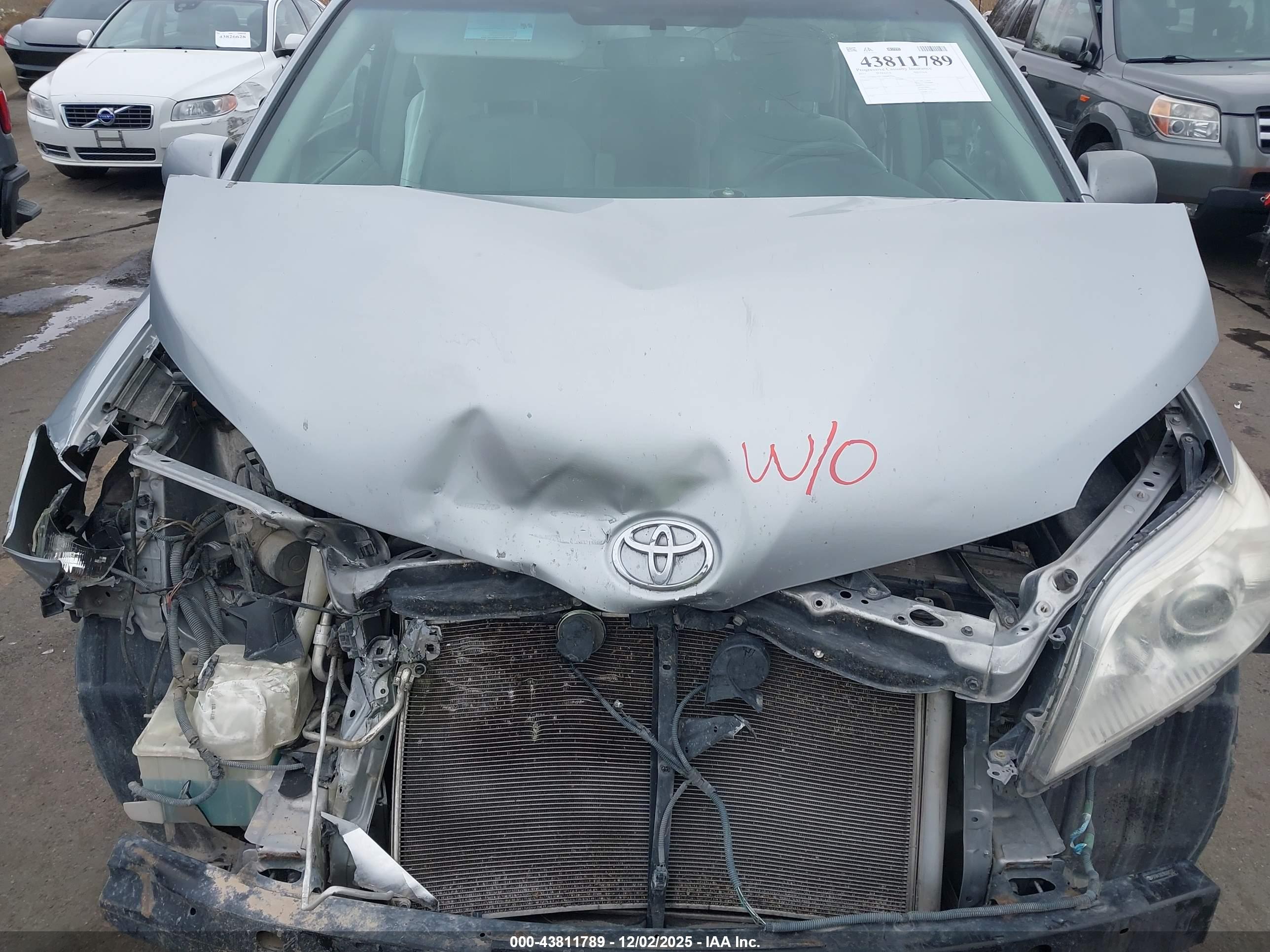 TOYOTA SIENNA image 10