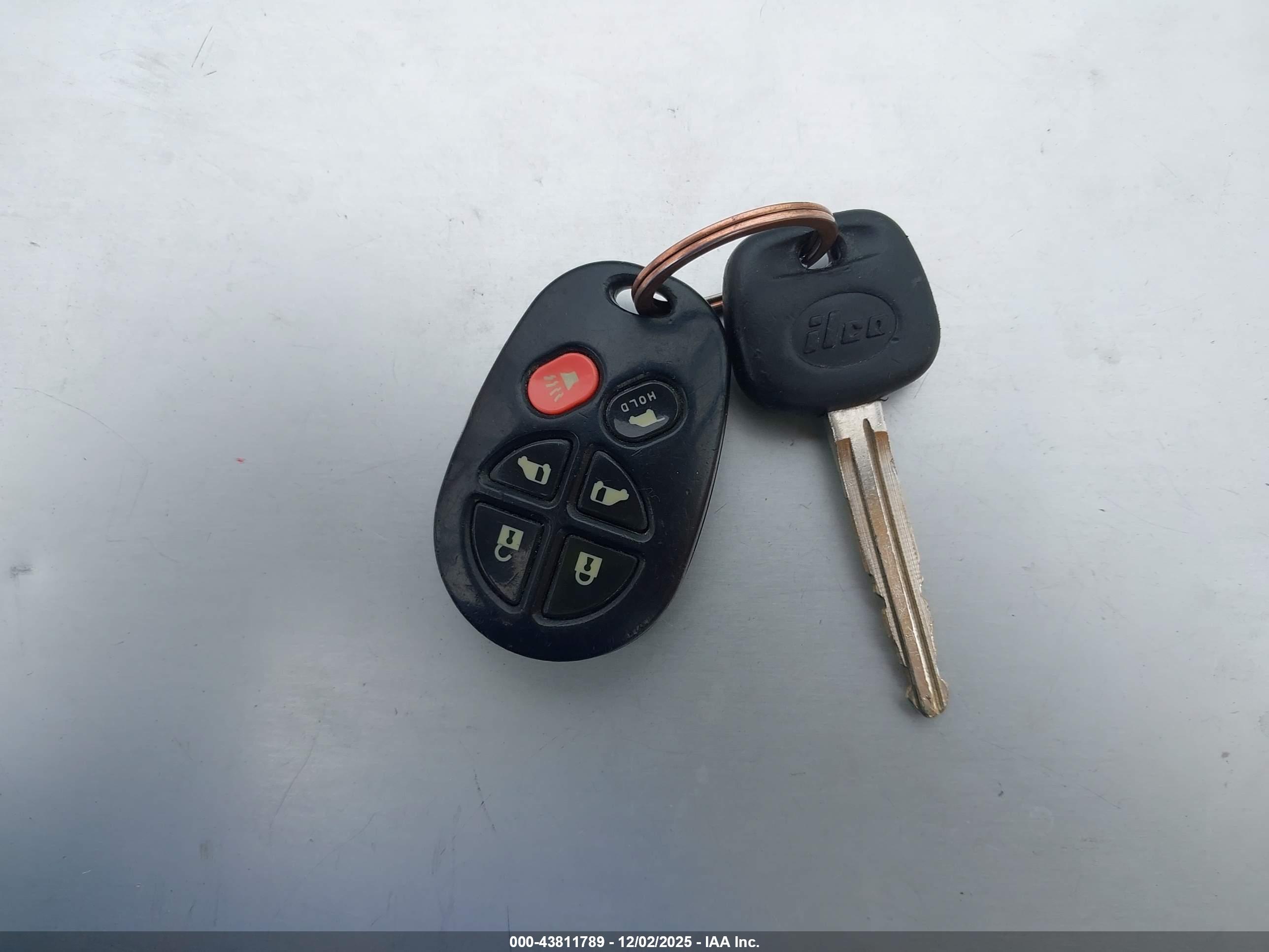 TOYOTA SIENNA image 11