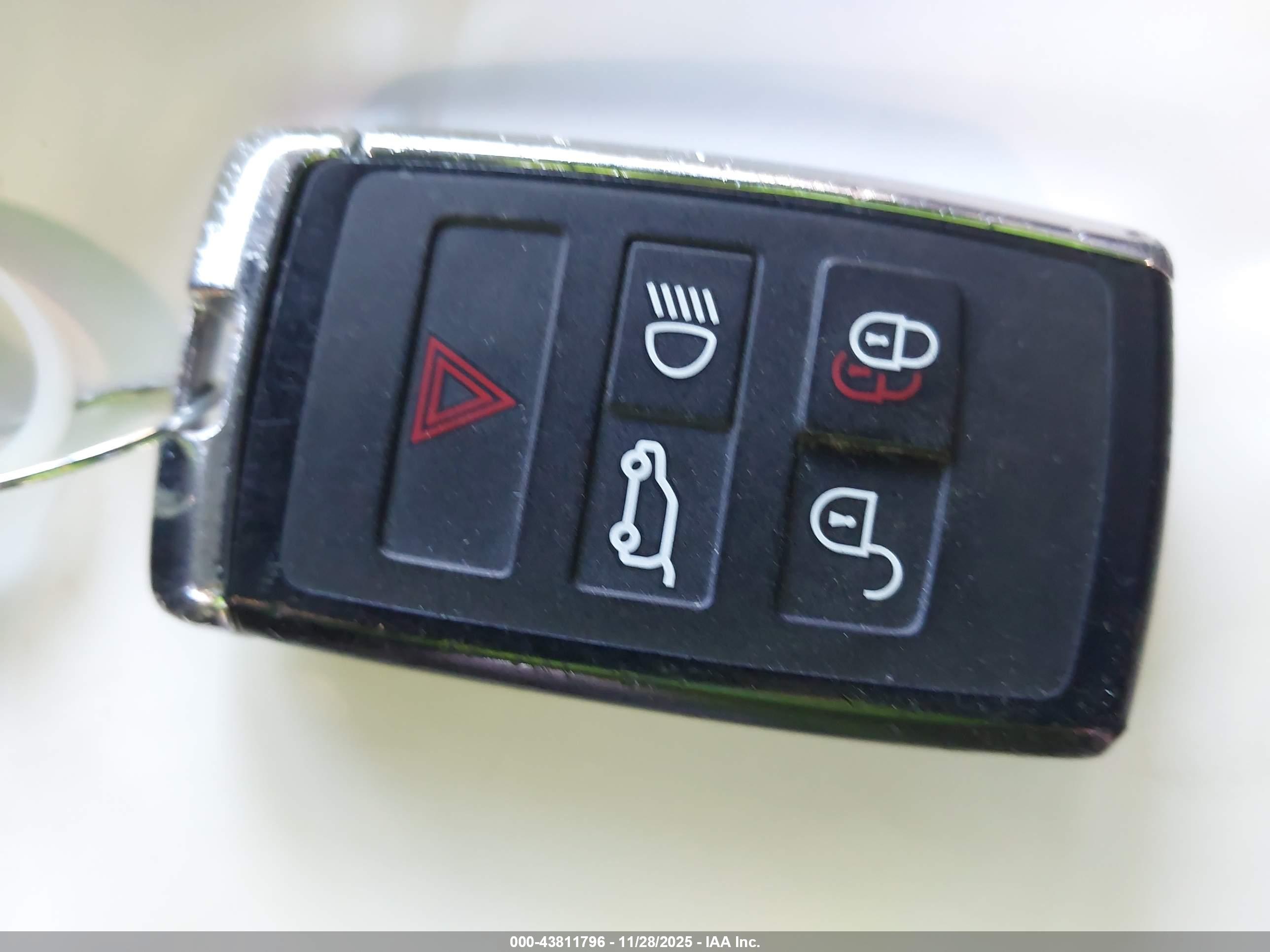 LAND ROVER image 11