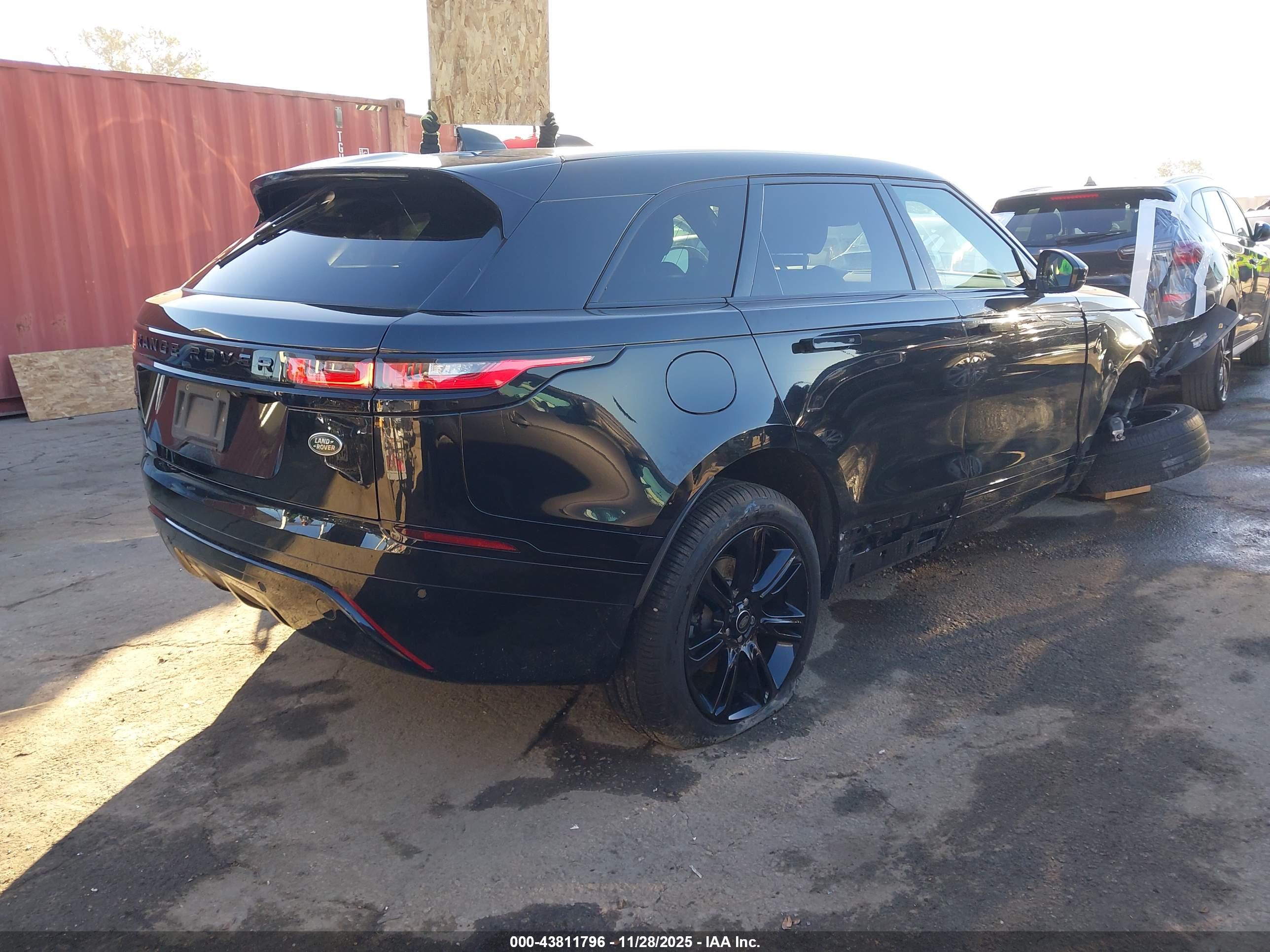 LAND ROVER image 4