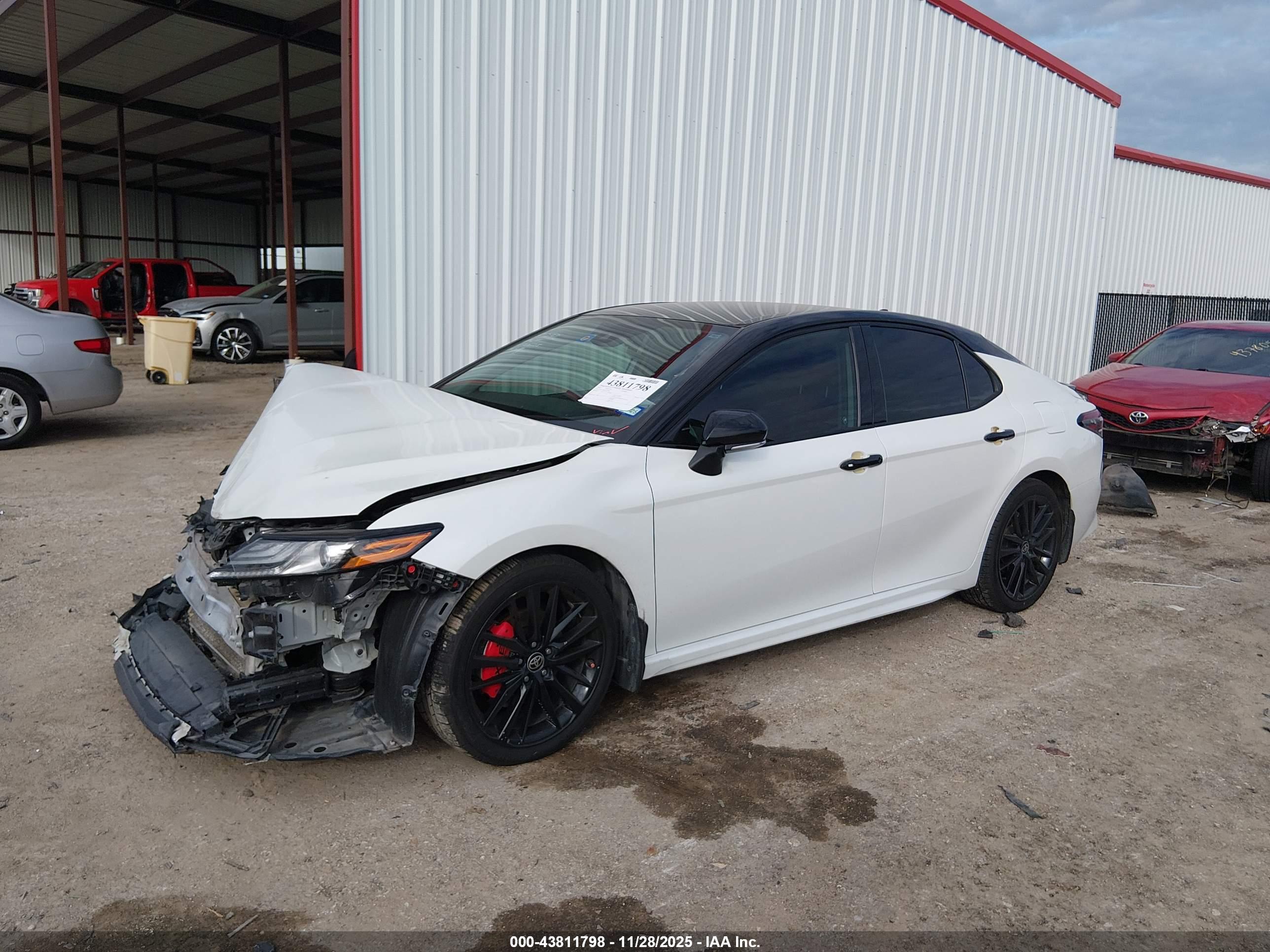 TOYOTA CAMRY image 2