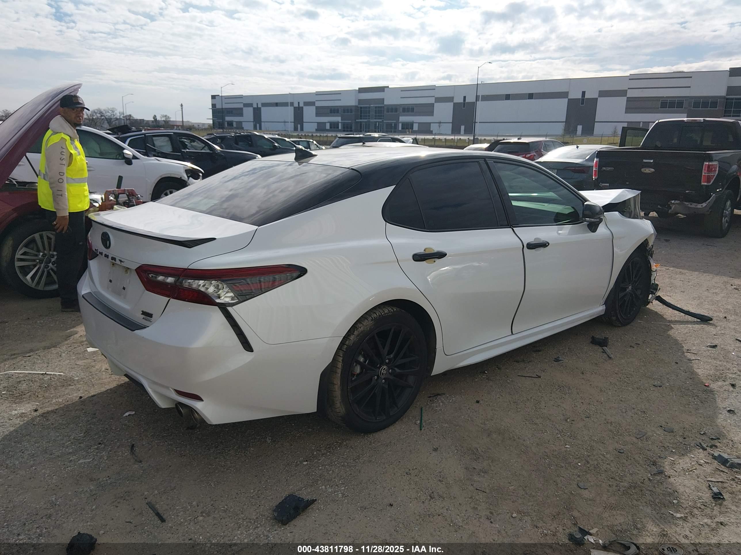 TOYOTA CAMRY image 4