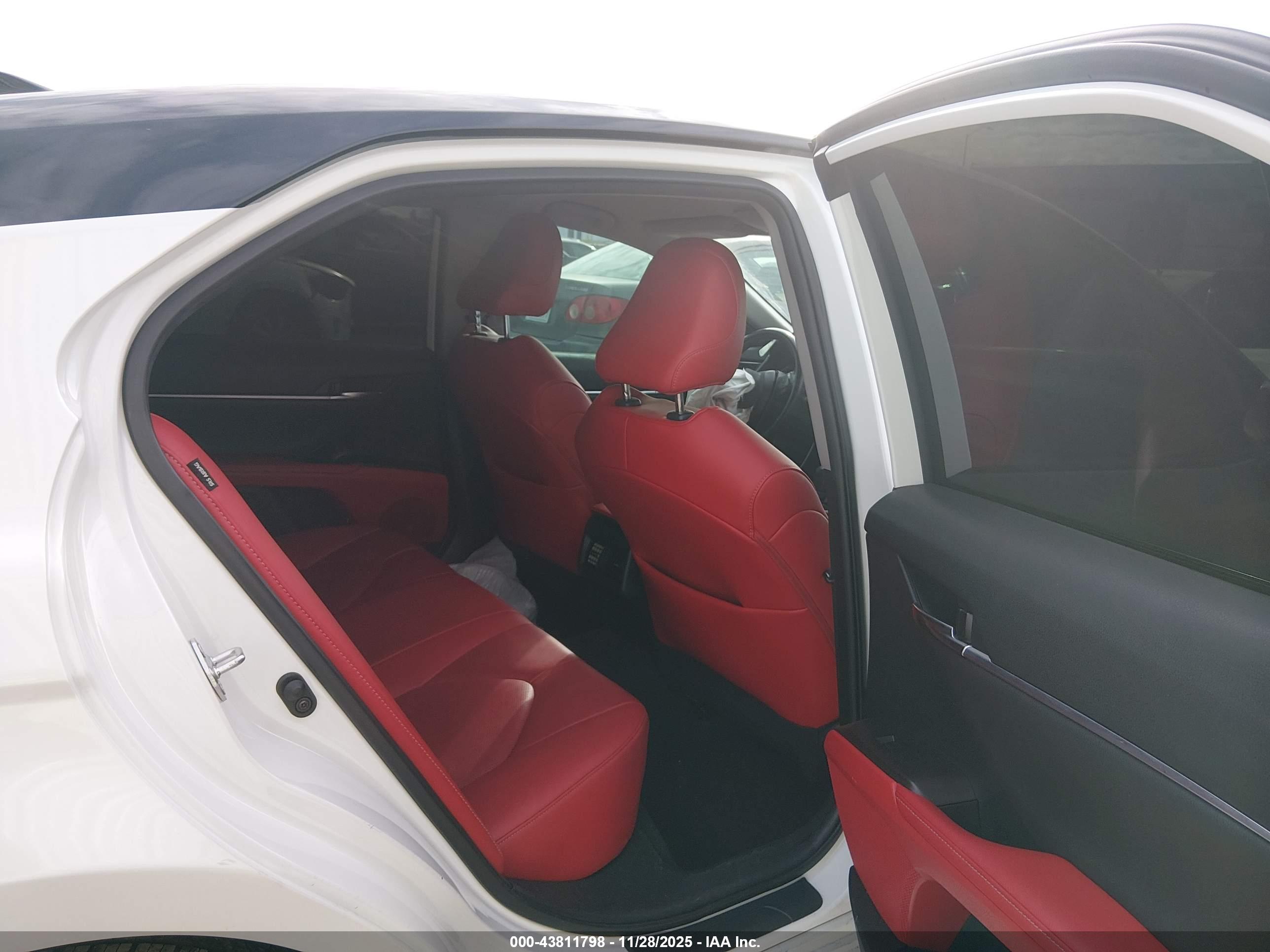 TOYOTA CAMRY image 8