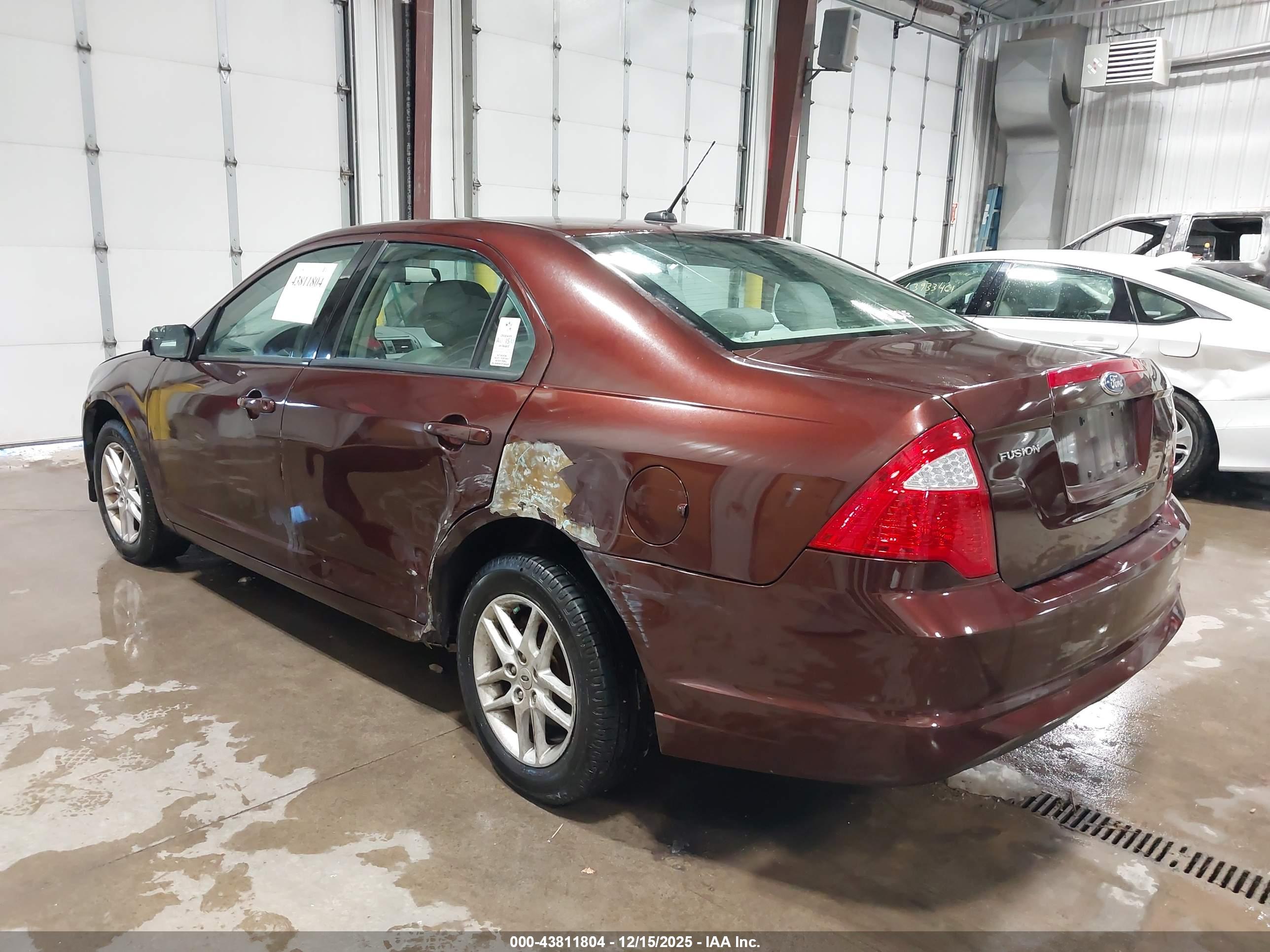 FORD FUSION image 3