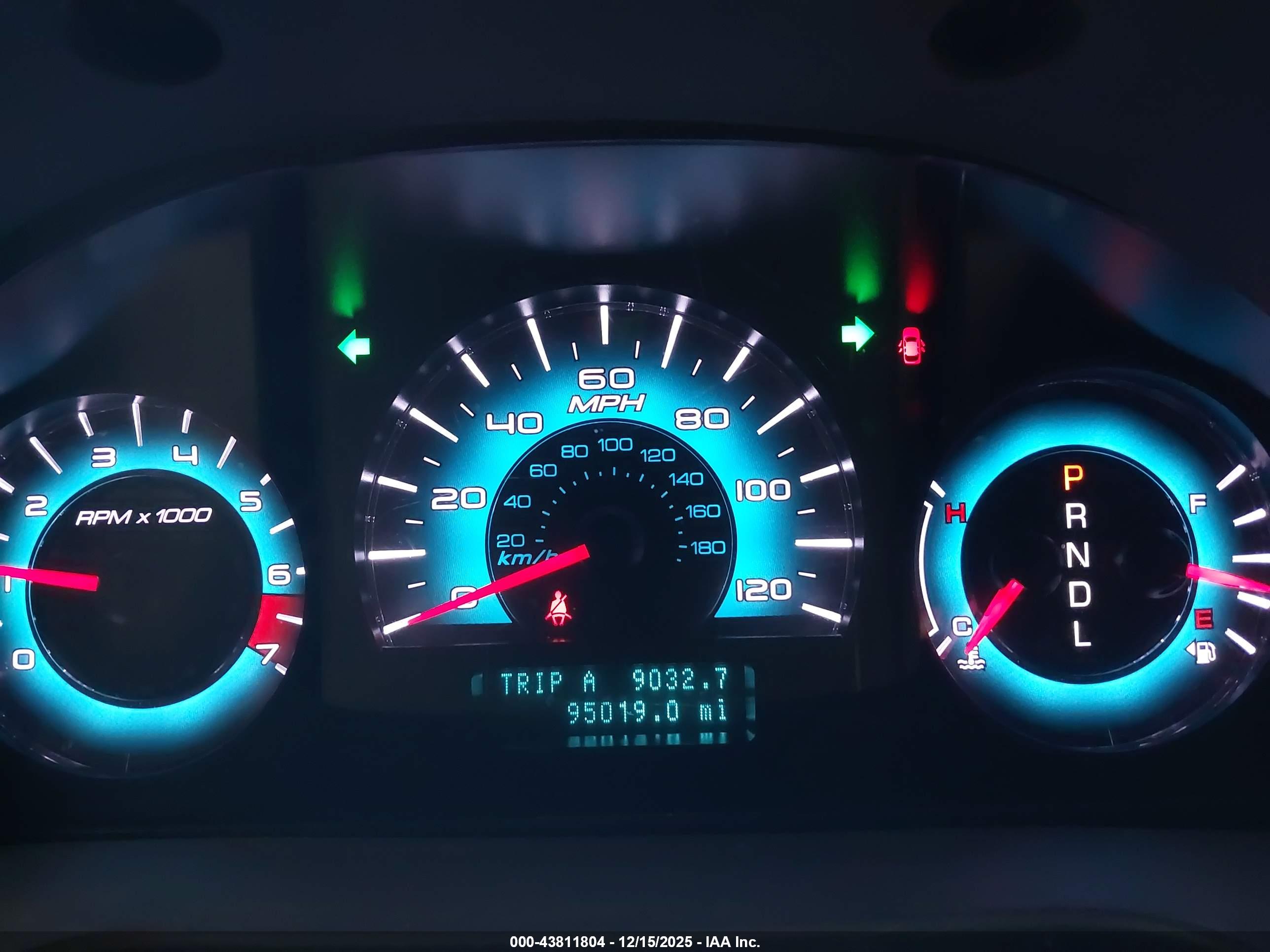 FORD FUSION image 7
