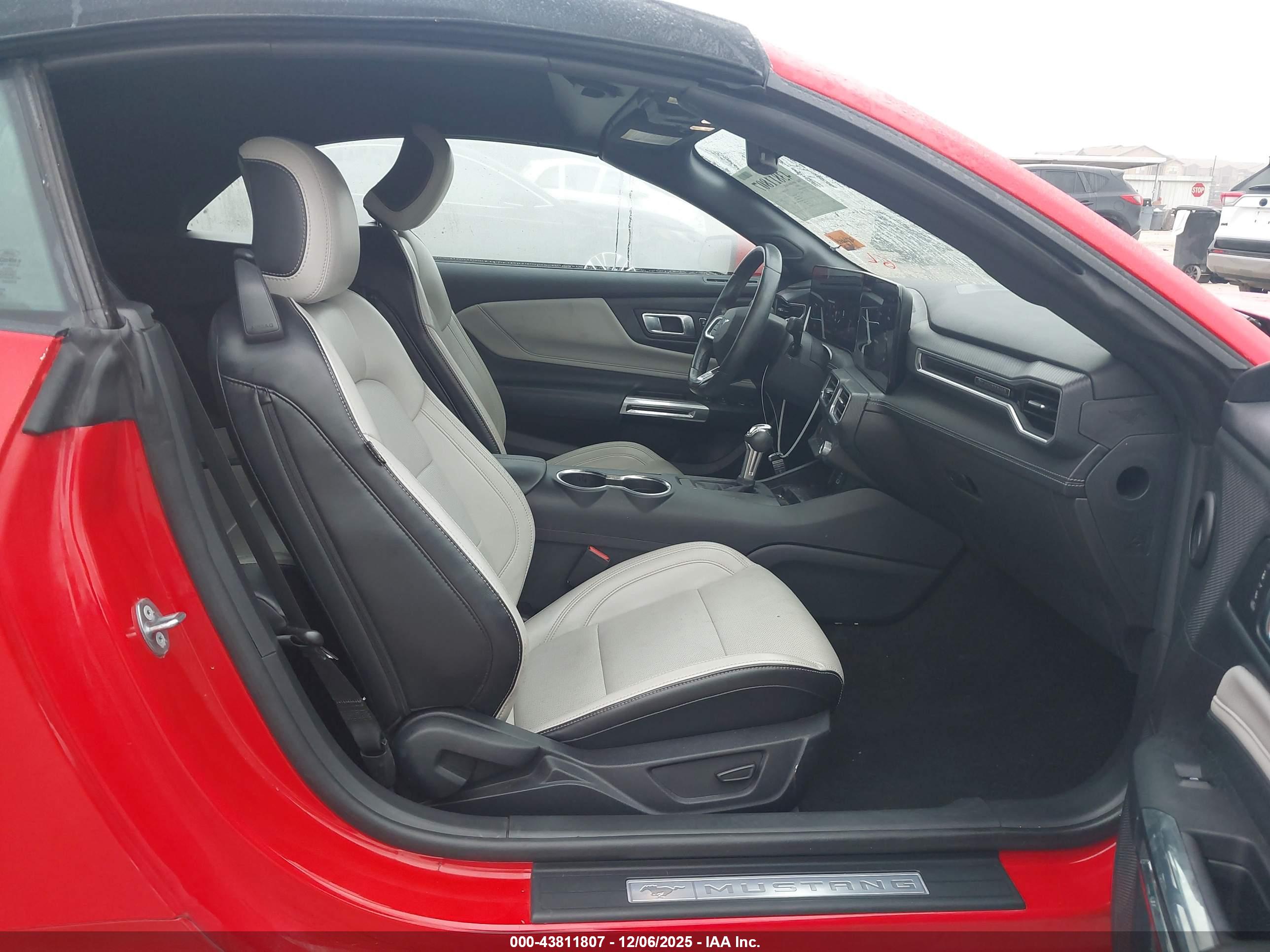FORD MUSTANG image 5