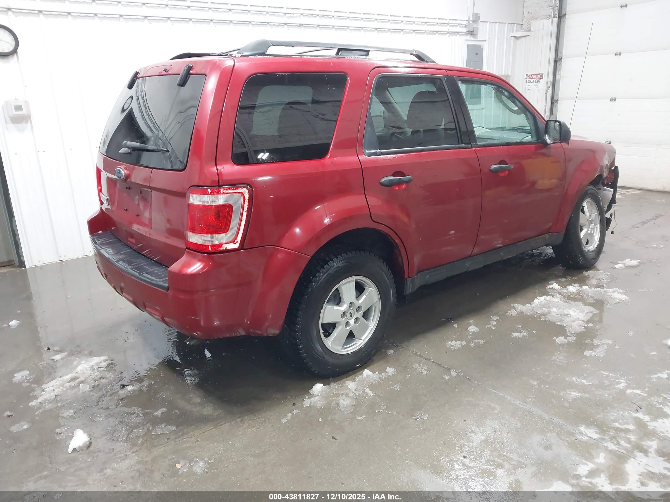 FORD ESCAPE image 4