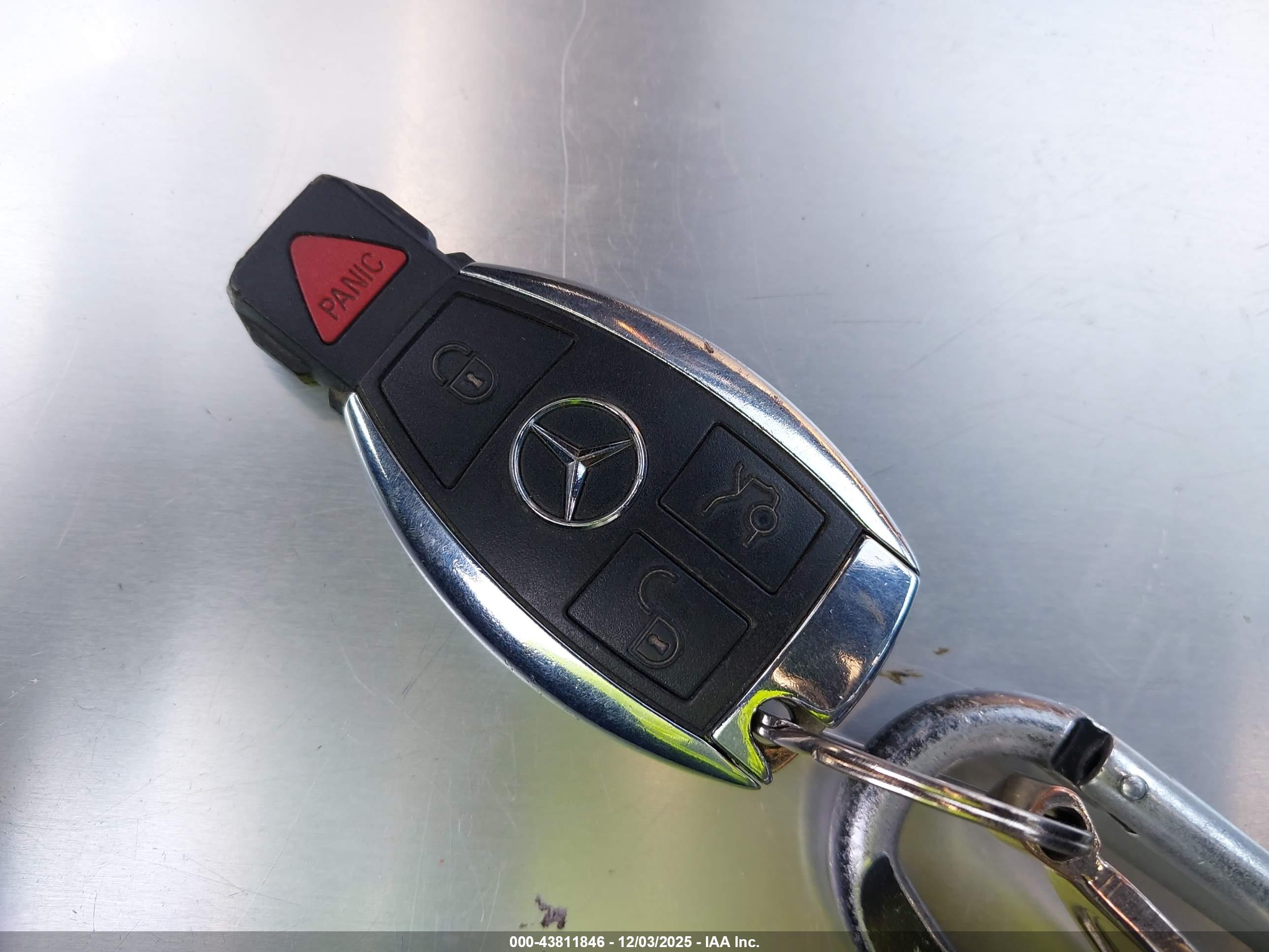 MERCEDES-BENZ E image 11