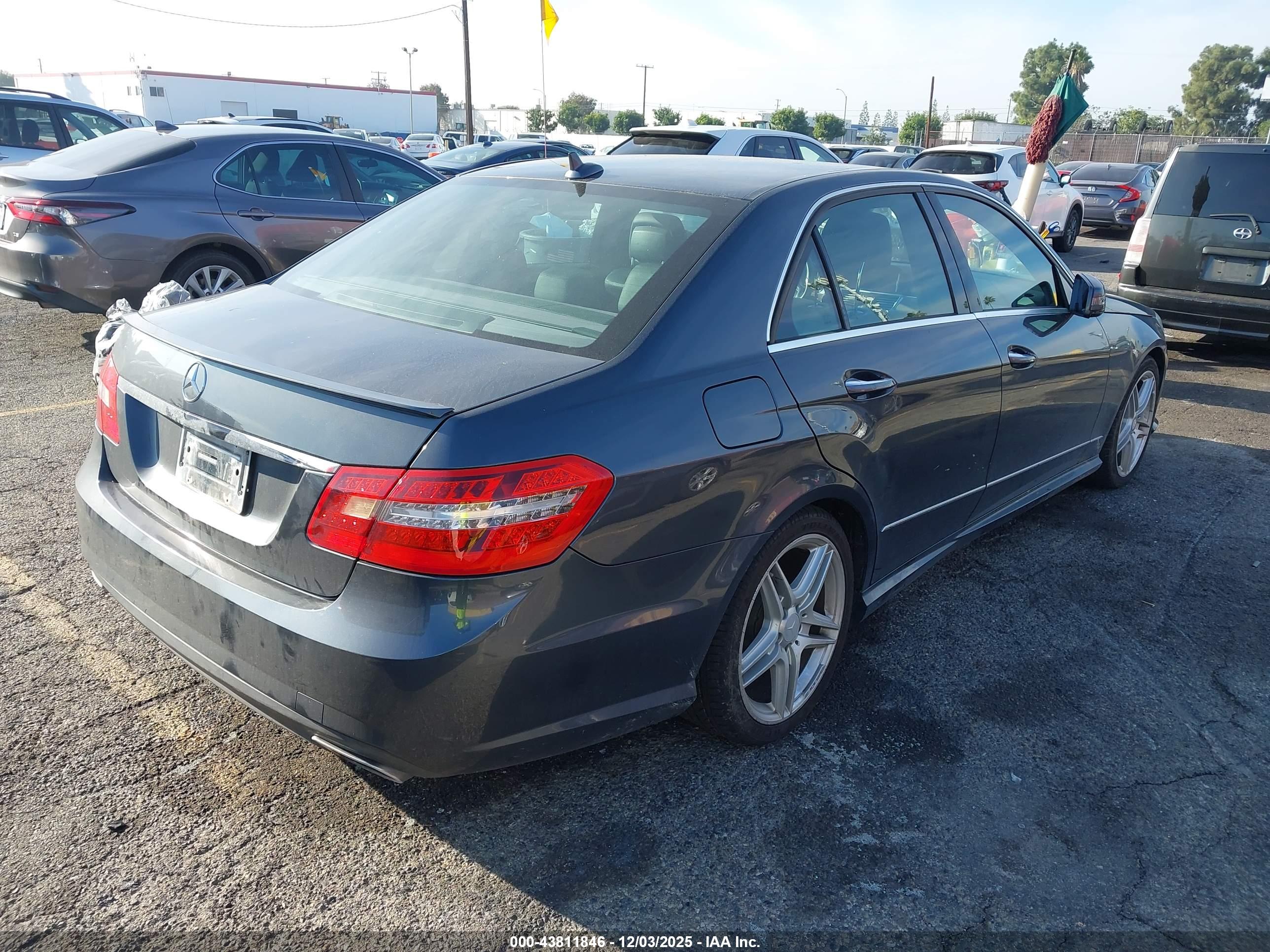 MERCEDES-BENZ E image 4