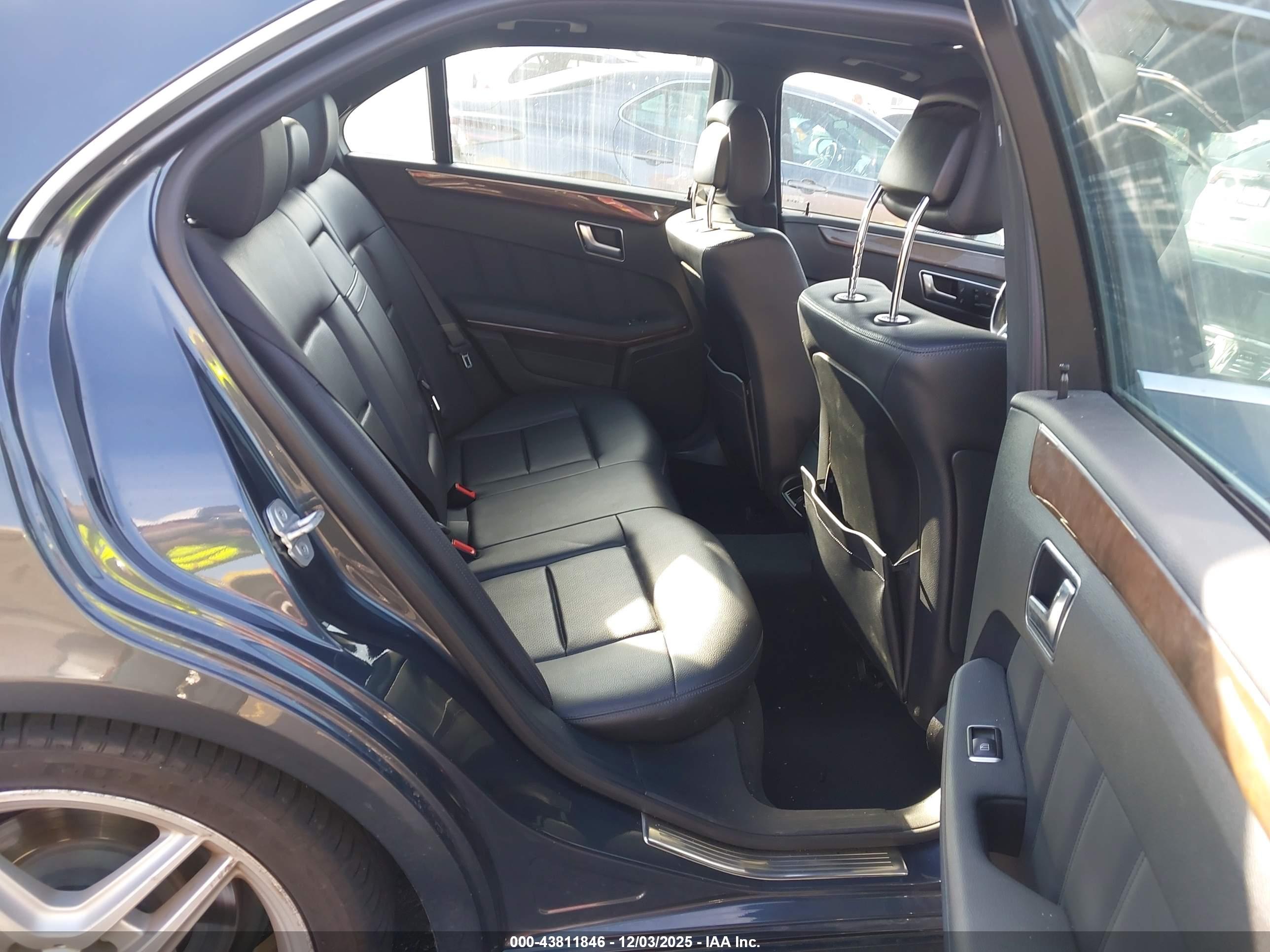 MERCEDES-BENZ E image 8