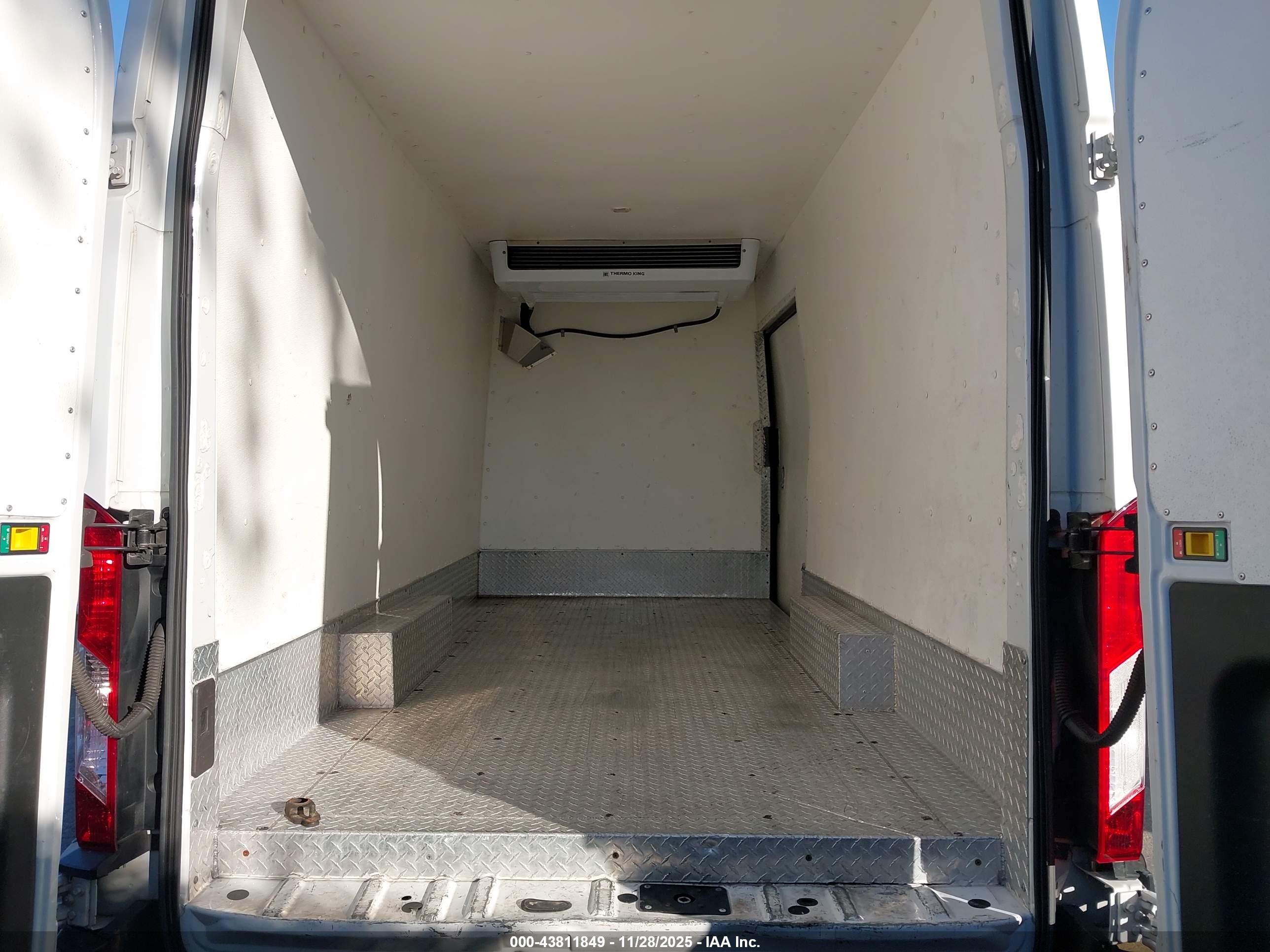 FORD TRANSIT-350 image 8