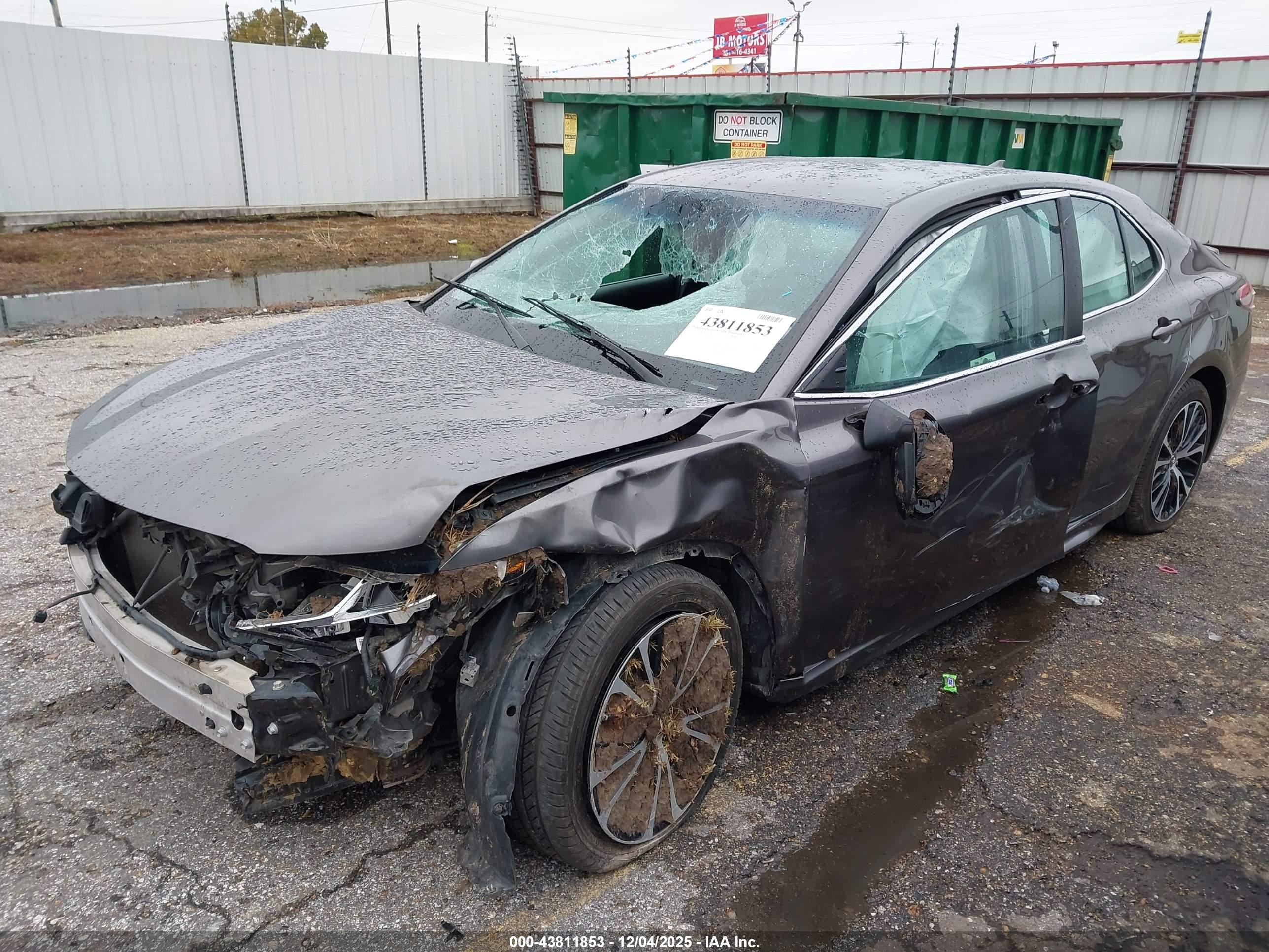 TOYOTA CAMRY image 2