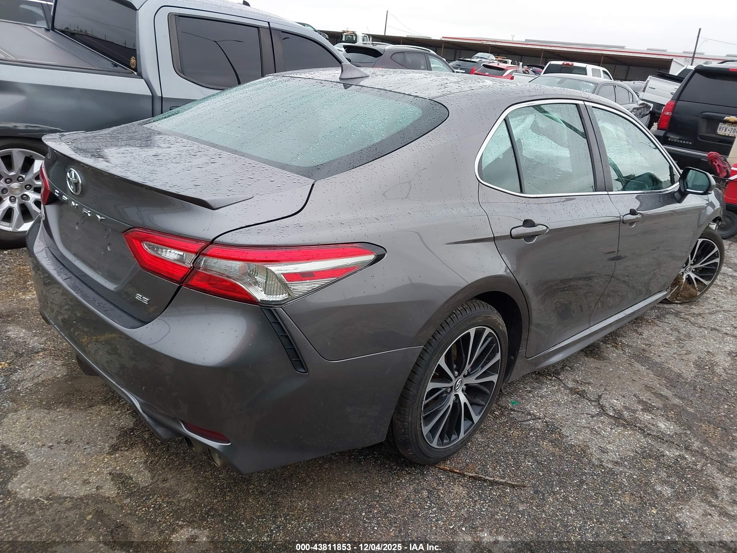 TOYOTA CAMRY image 4