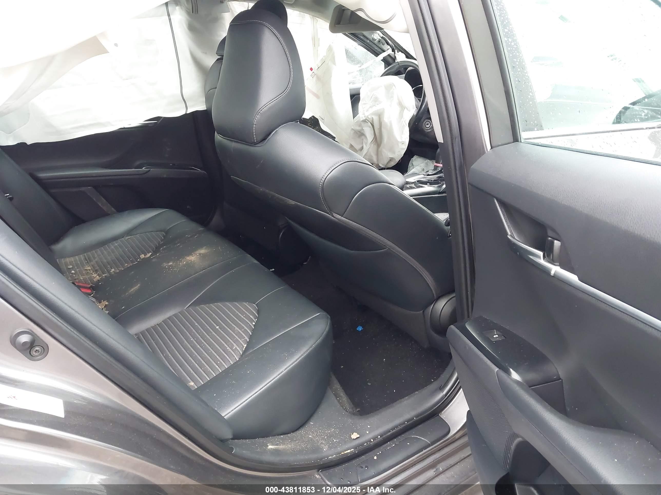 TOYOTA CAMRY image 8