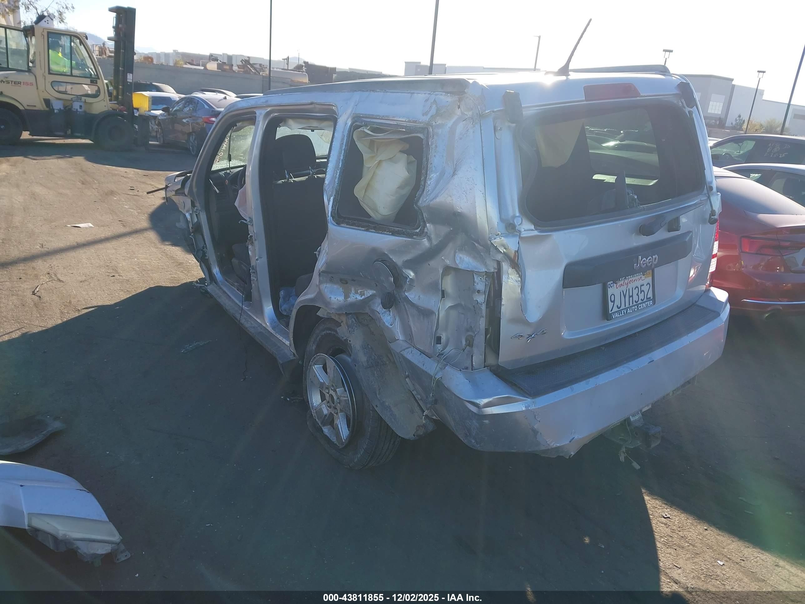 JEEP LIBERTY image 3