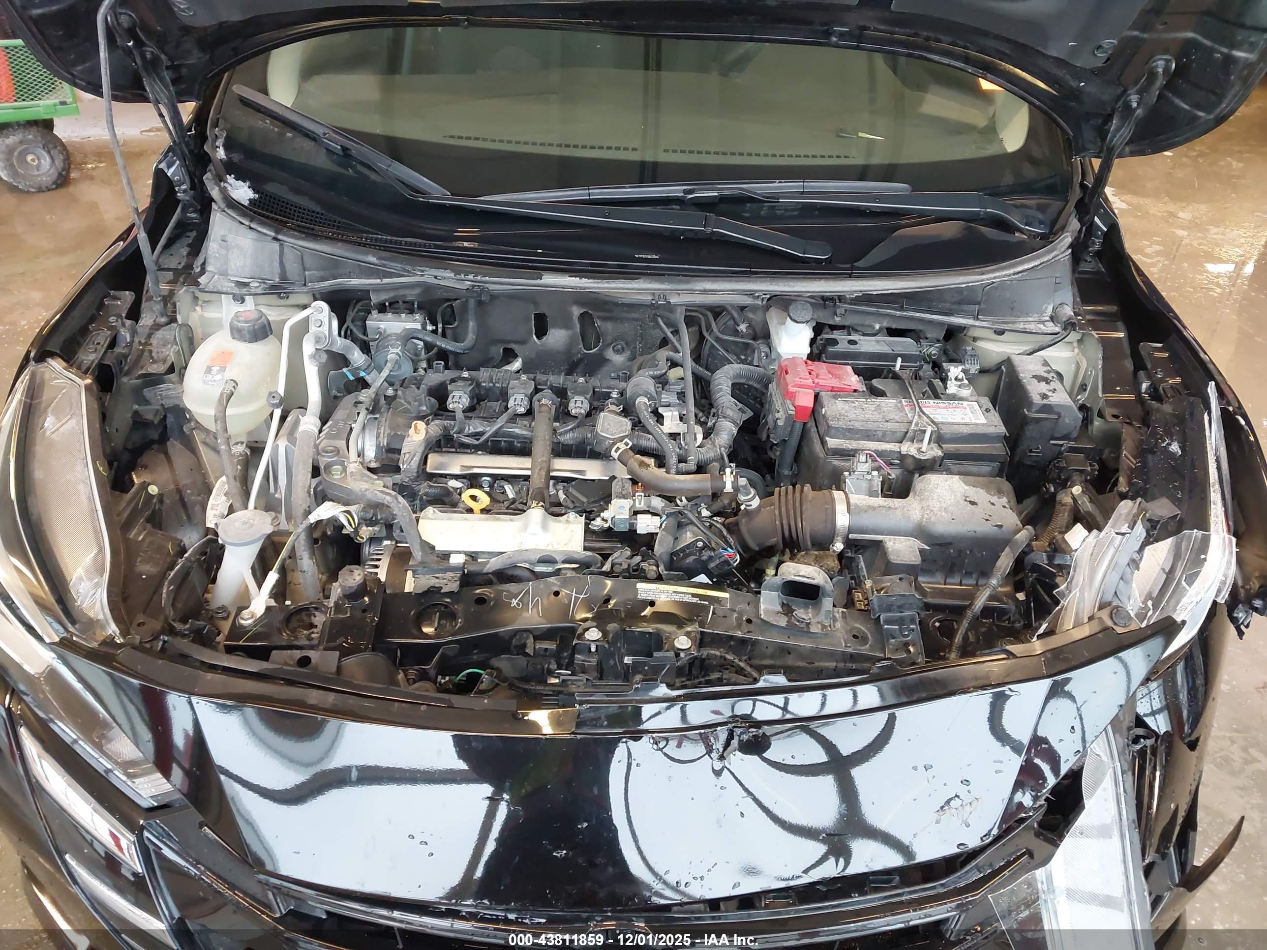 NISSAN VERSA image 10