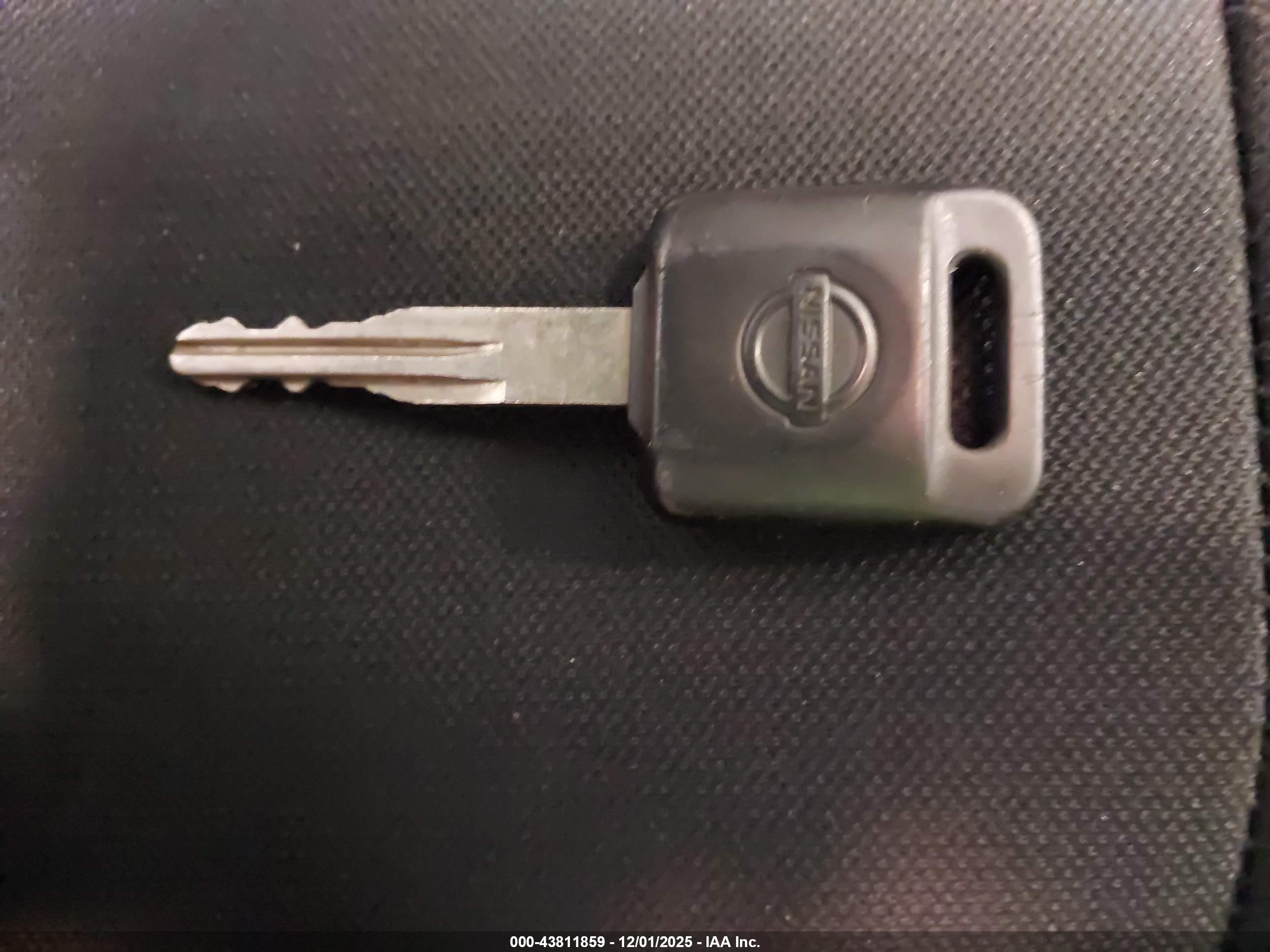NISSAN VERSA image 11