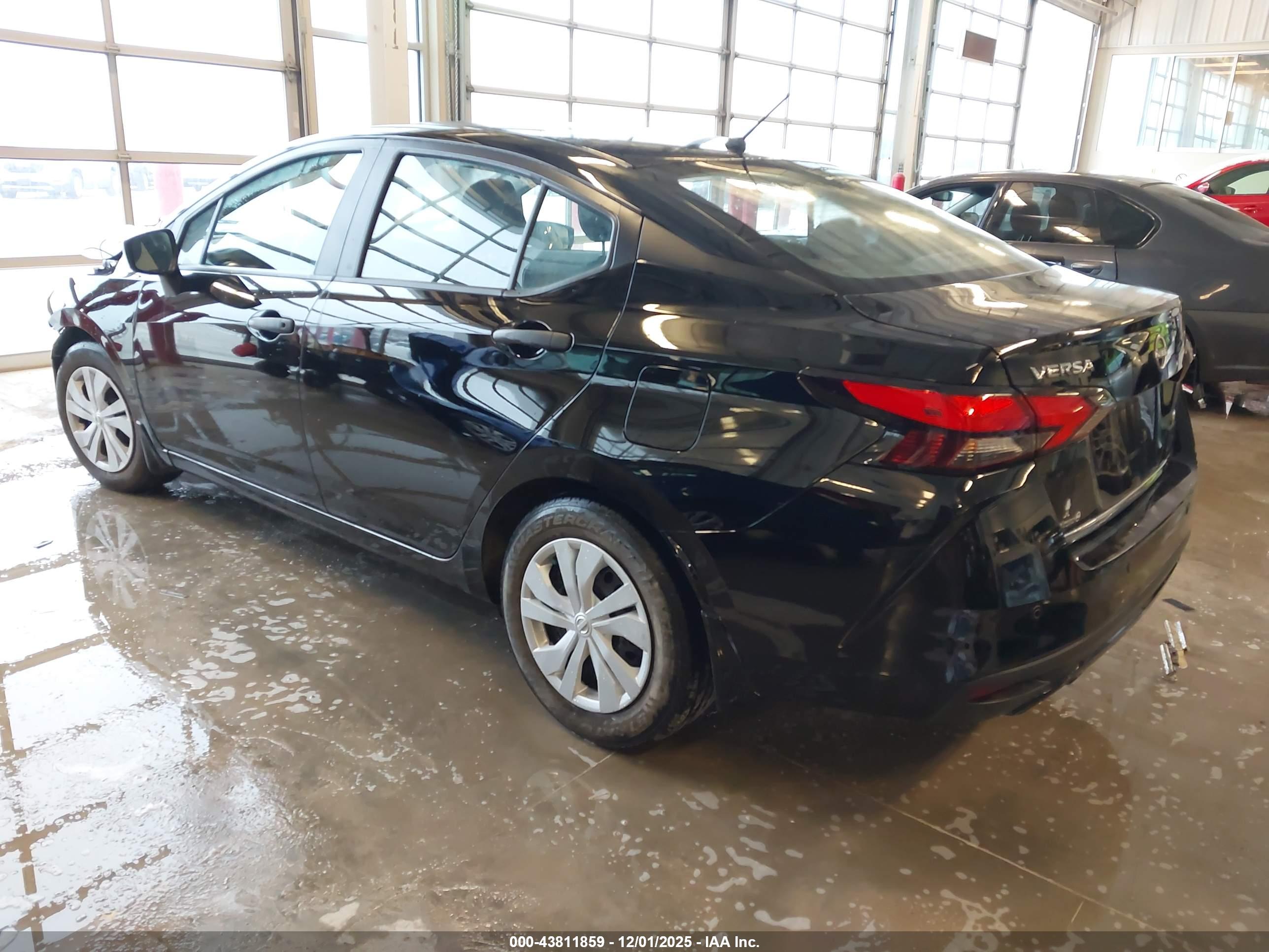 NISSAN VERSA image 3