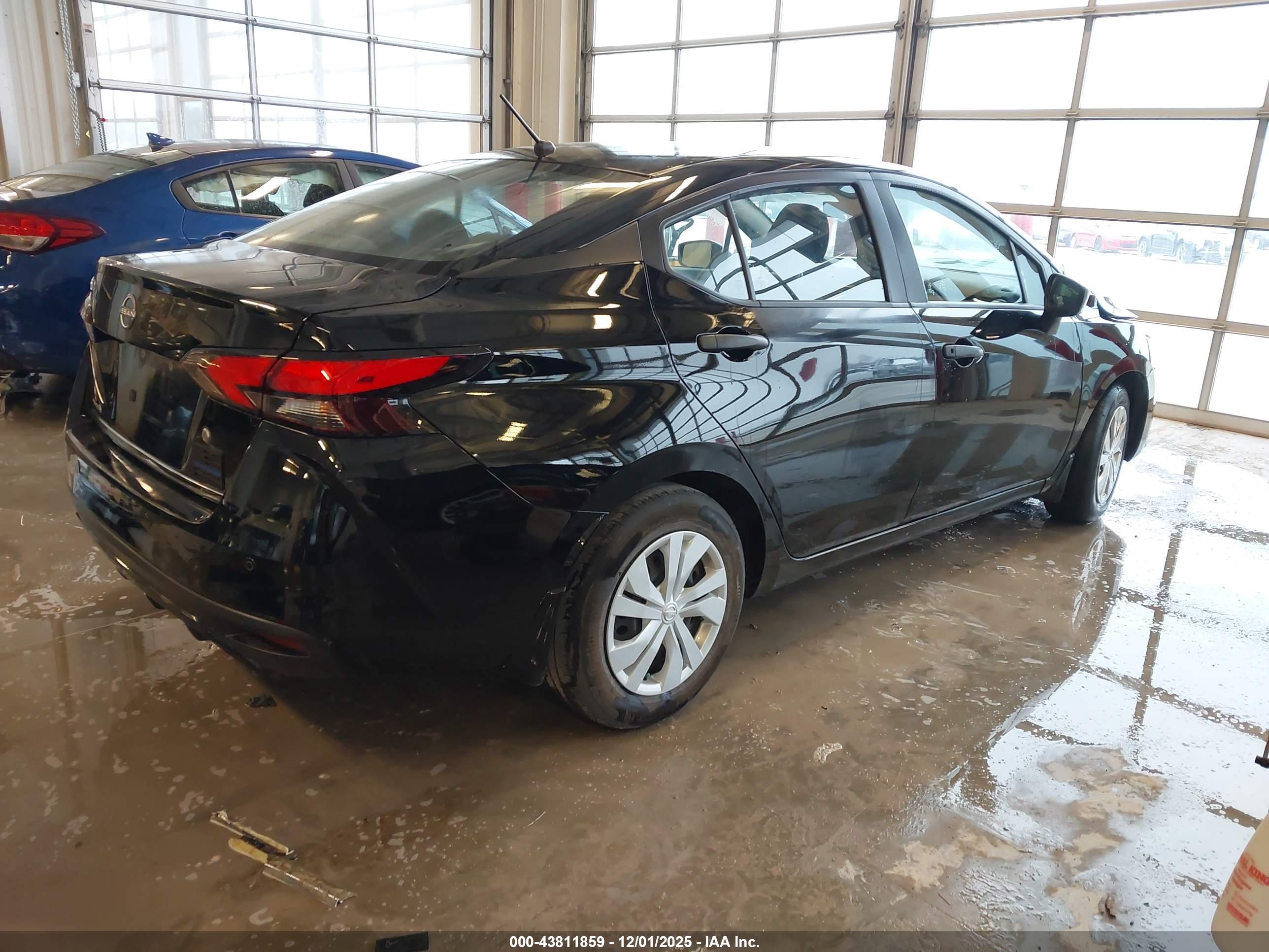 NISSAN VERSA image 4