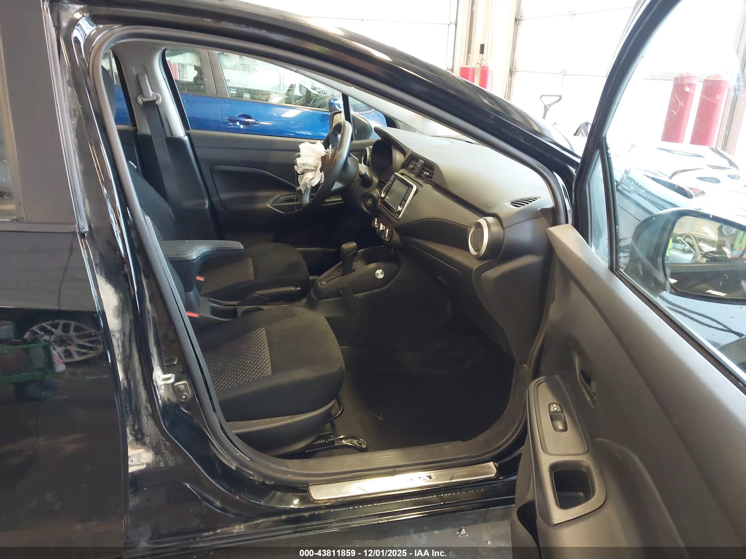 NISSAN VERSA image 5