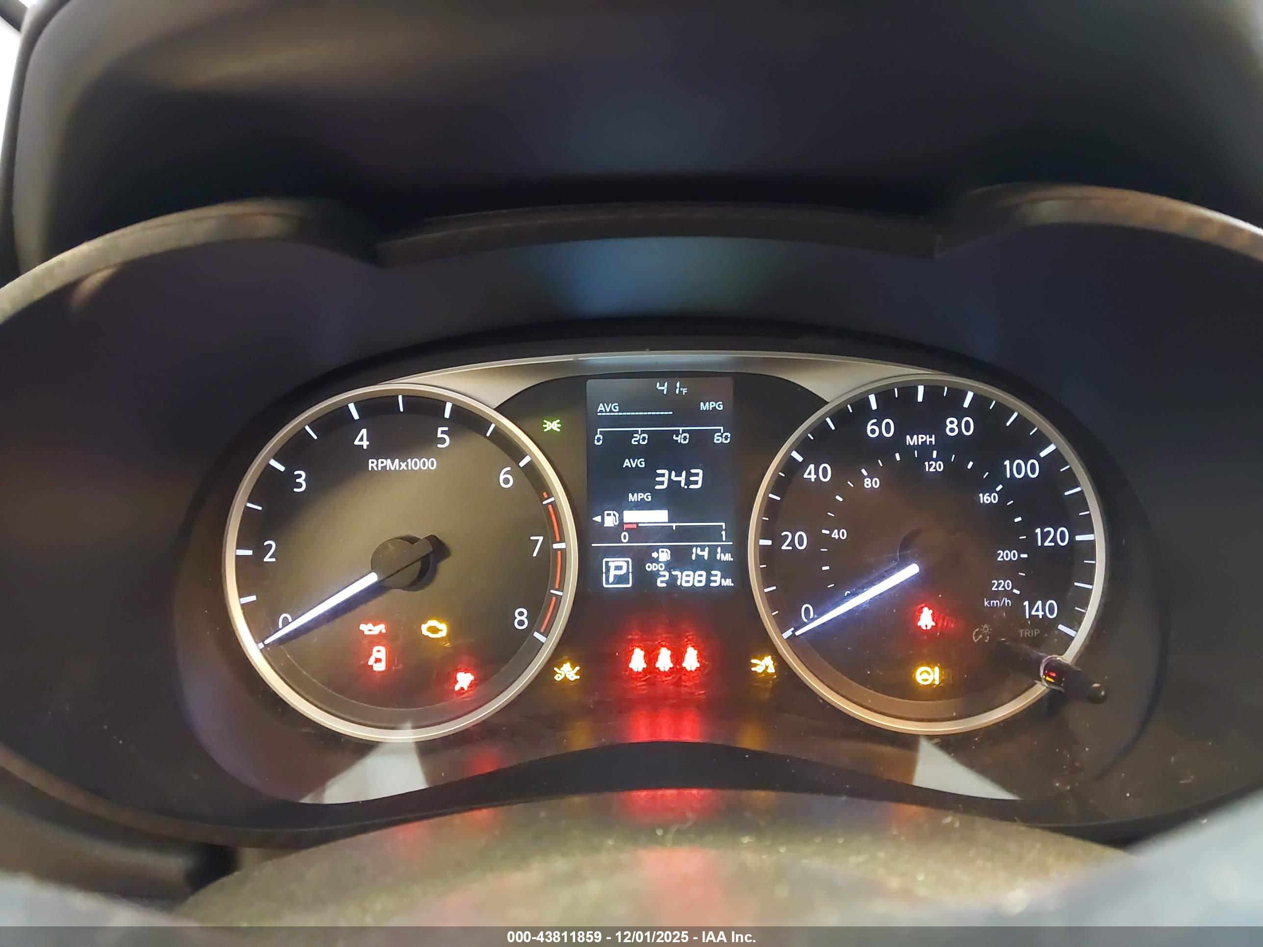 NISSAN VERSA image 7