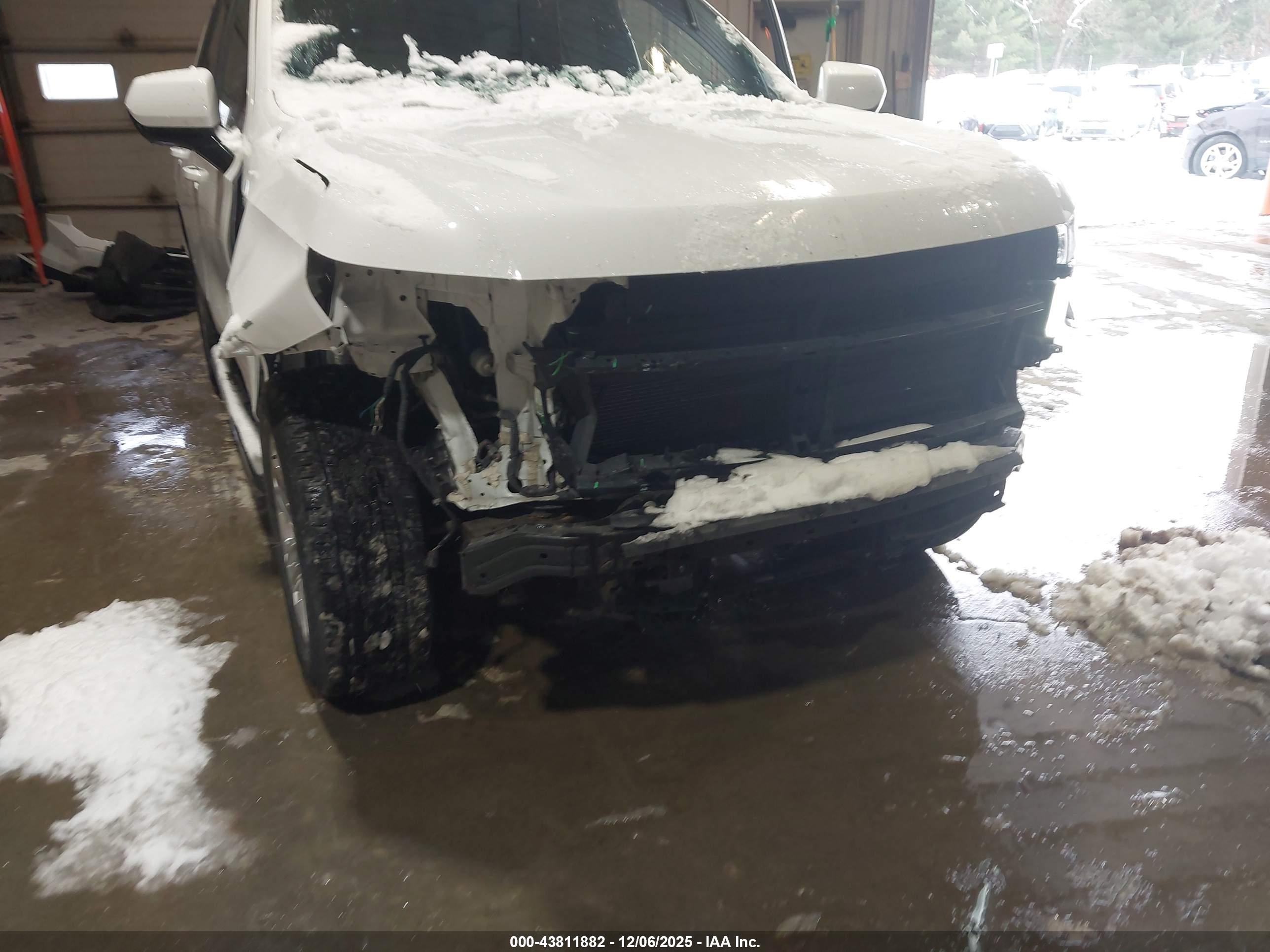 CHEVROLET TAHOE image 6