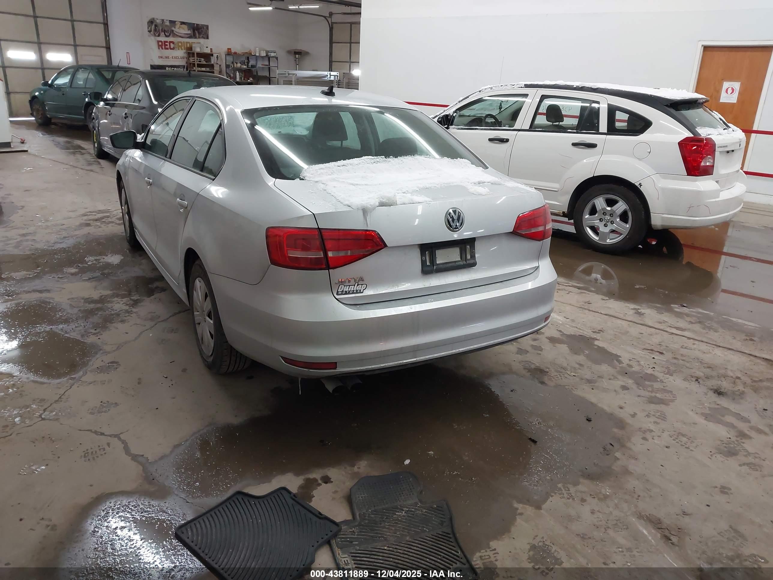 VOLKSWAGEN JETTA image 3