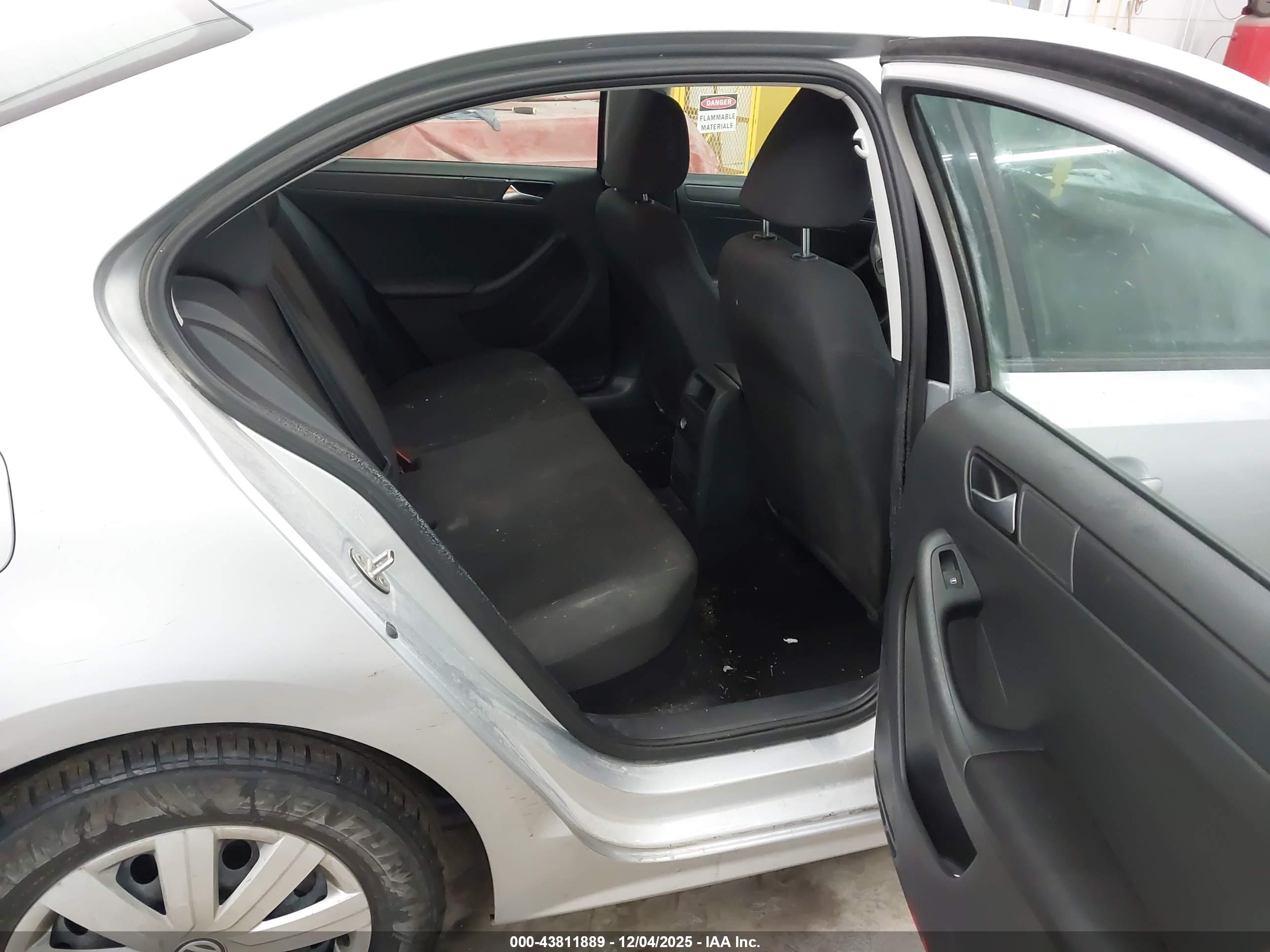 VOLKSWAGEN JETTA image 8