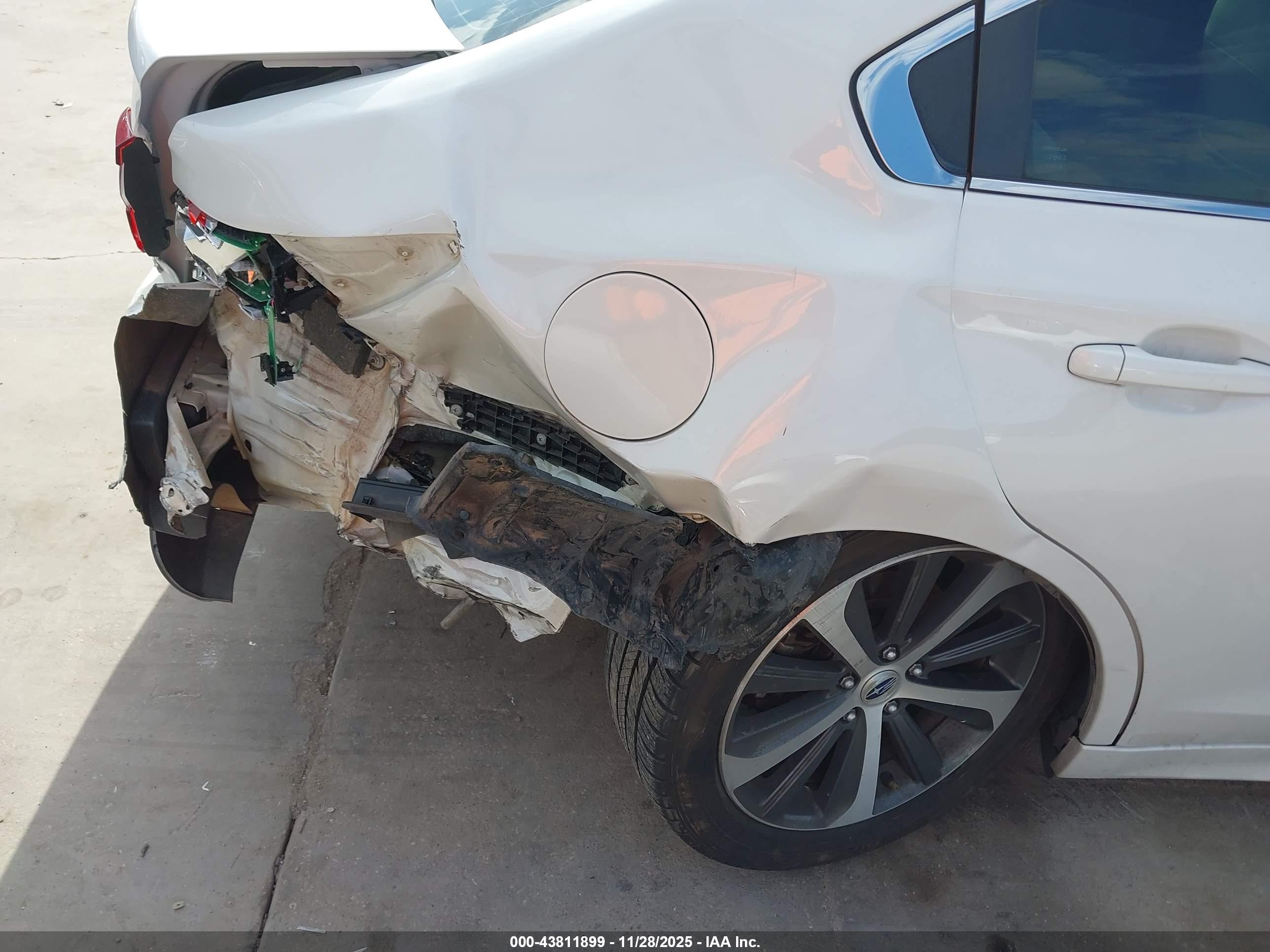 SUBARU LEGACY image 6