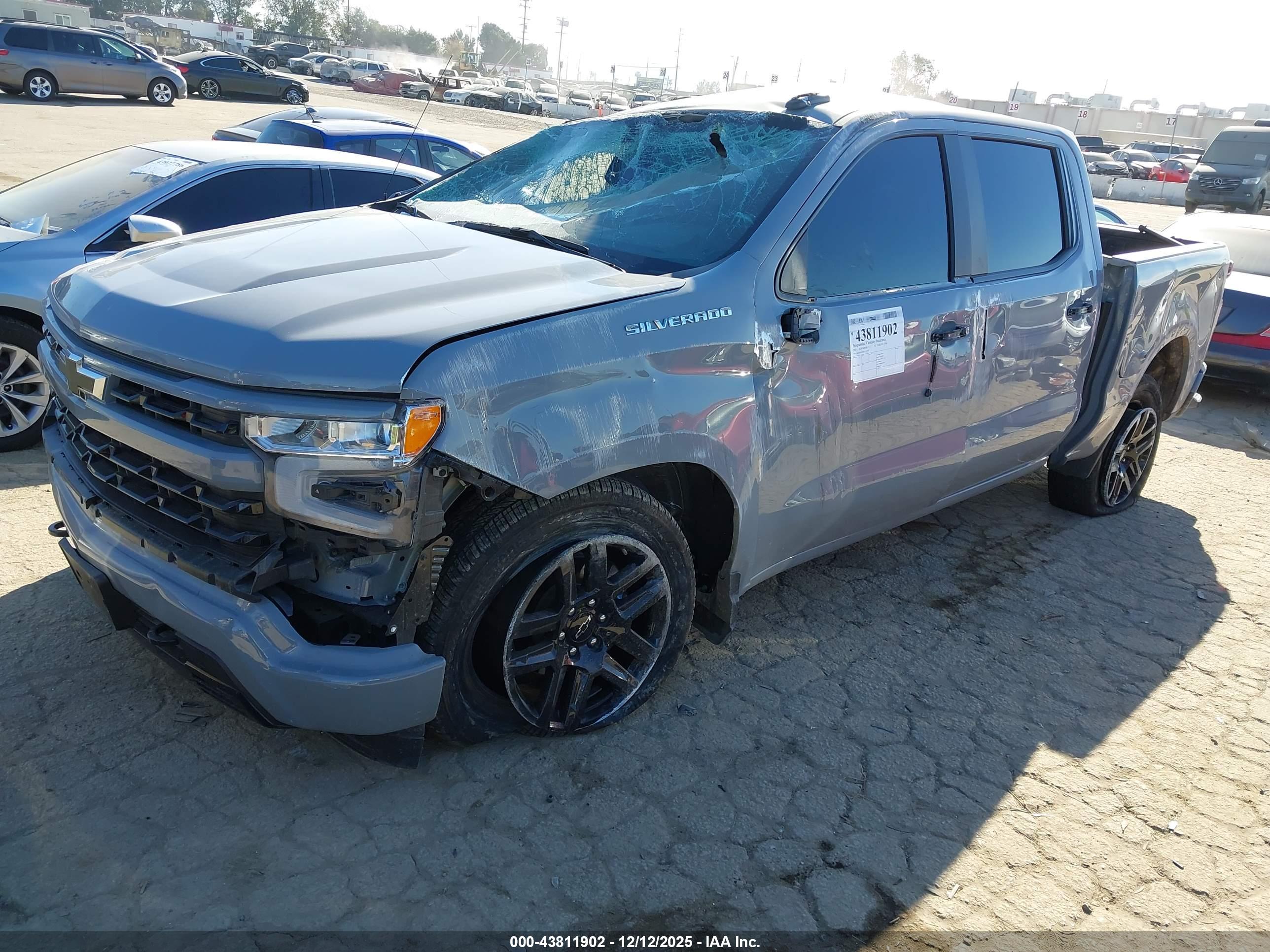 CHEVROLET SILVERADO image 2