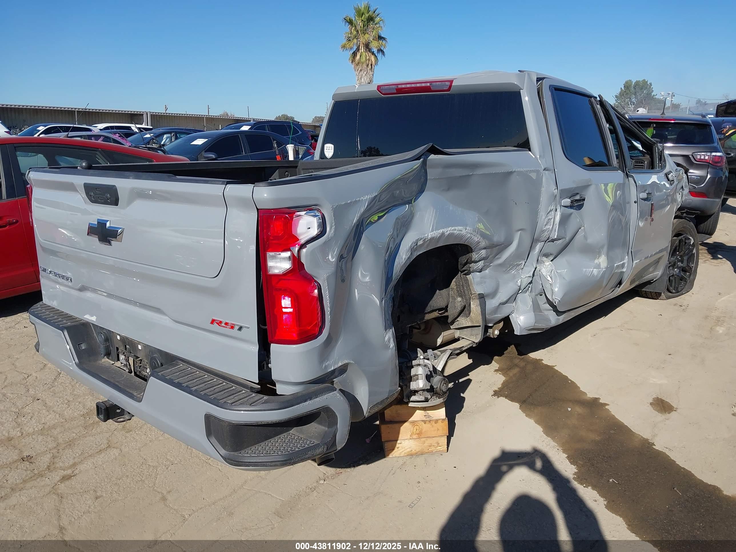 CHEVROLET SILVERADO image 4