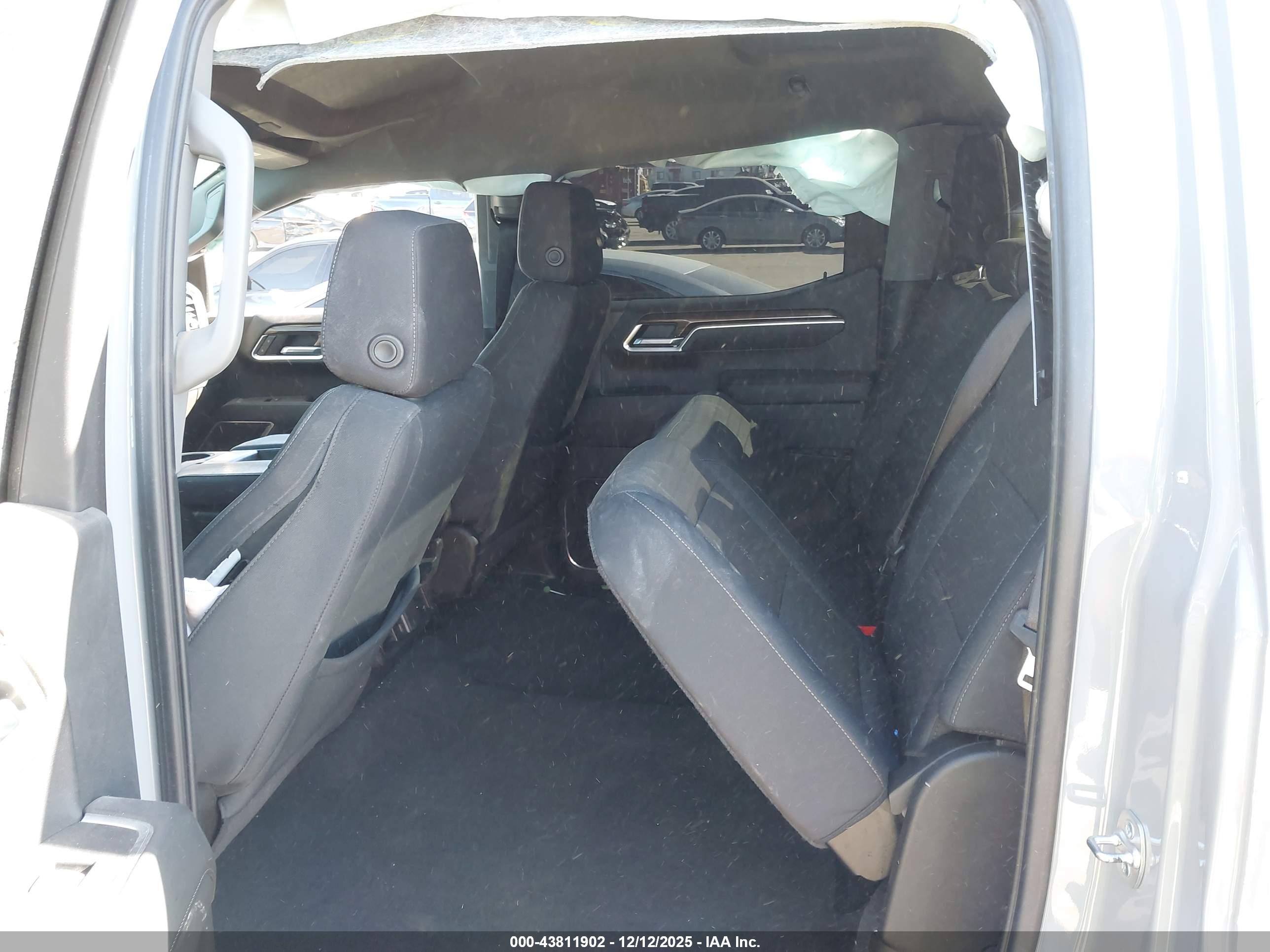 CHEVROLET SILVERADO image 8
