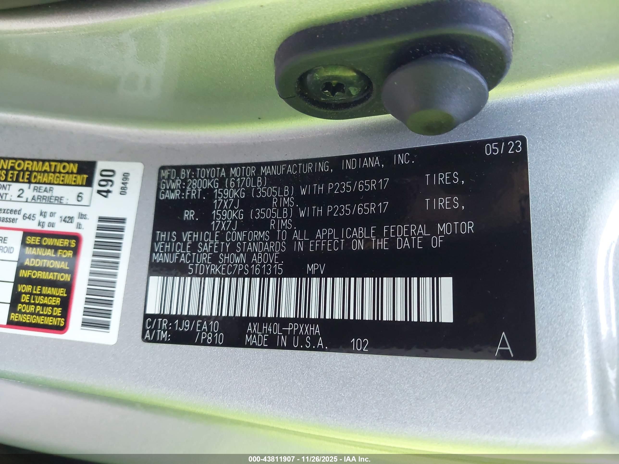 TOYOTA SIENNA image 9