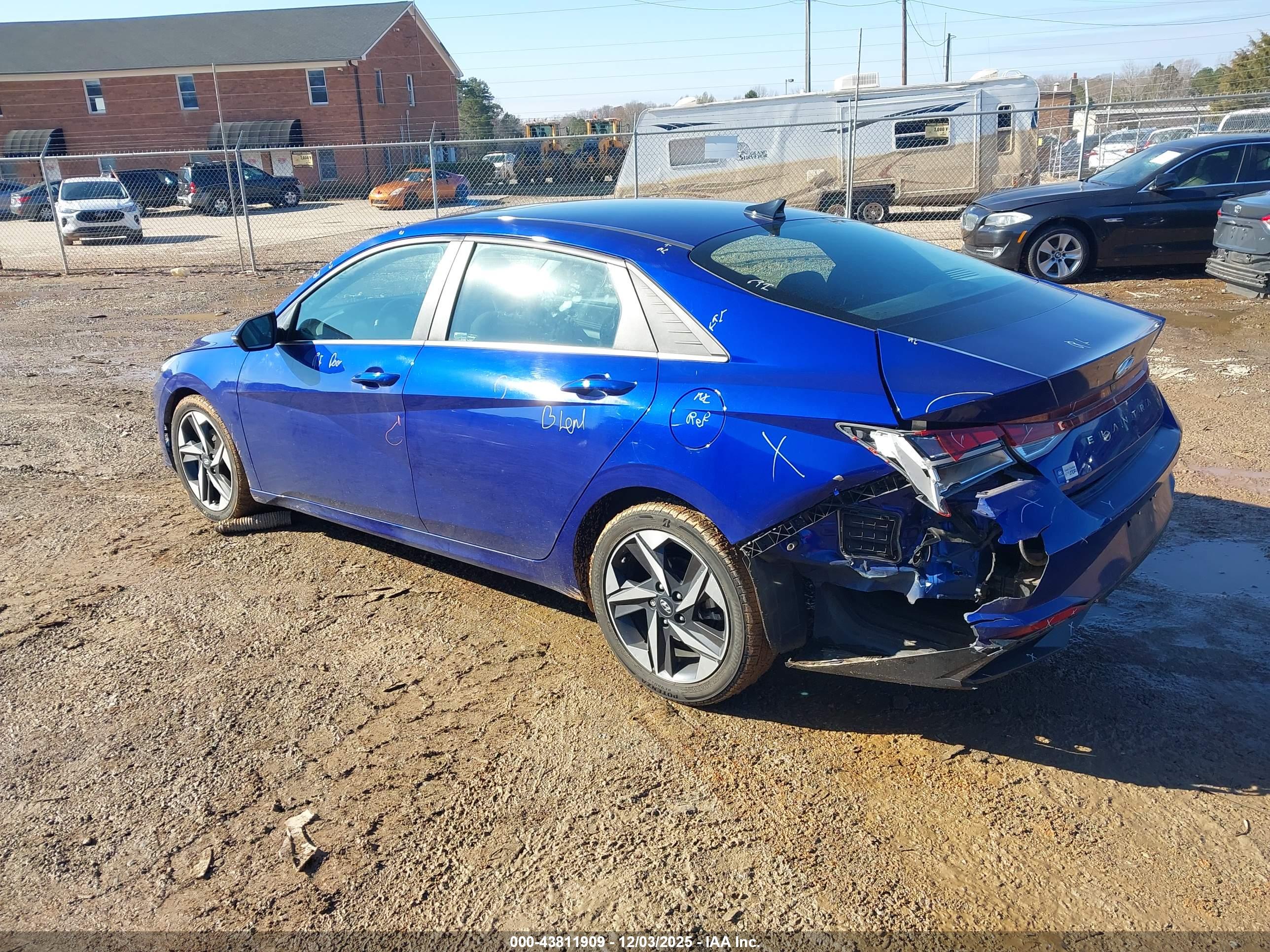 HYUNDAI ELANTRA image 3