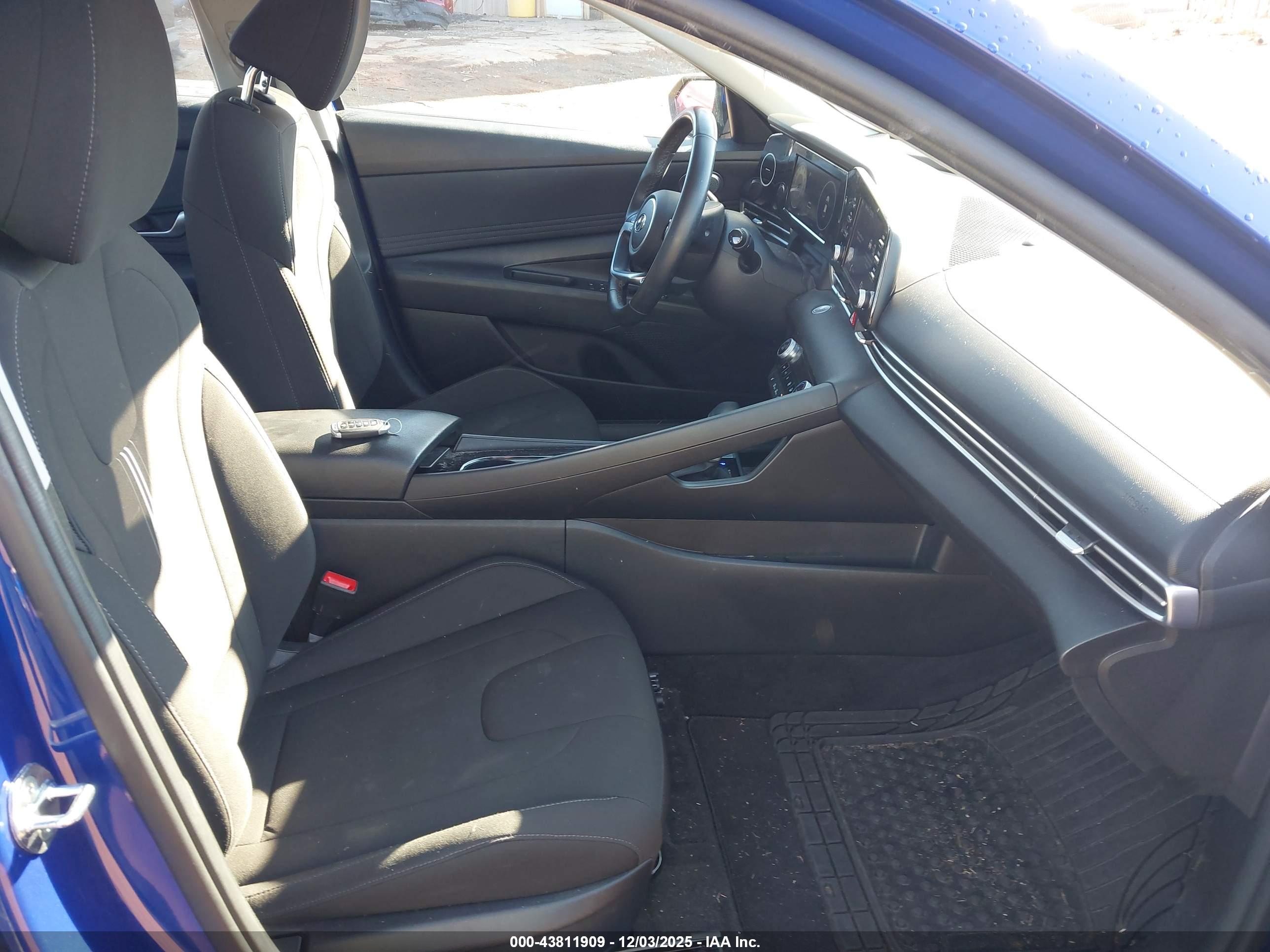 HYUNDAI ELANTRA image 5