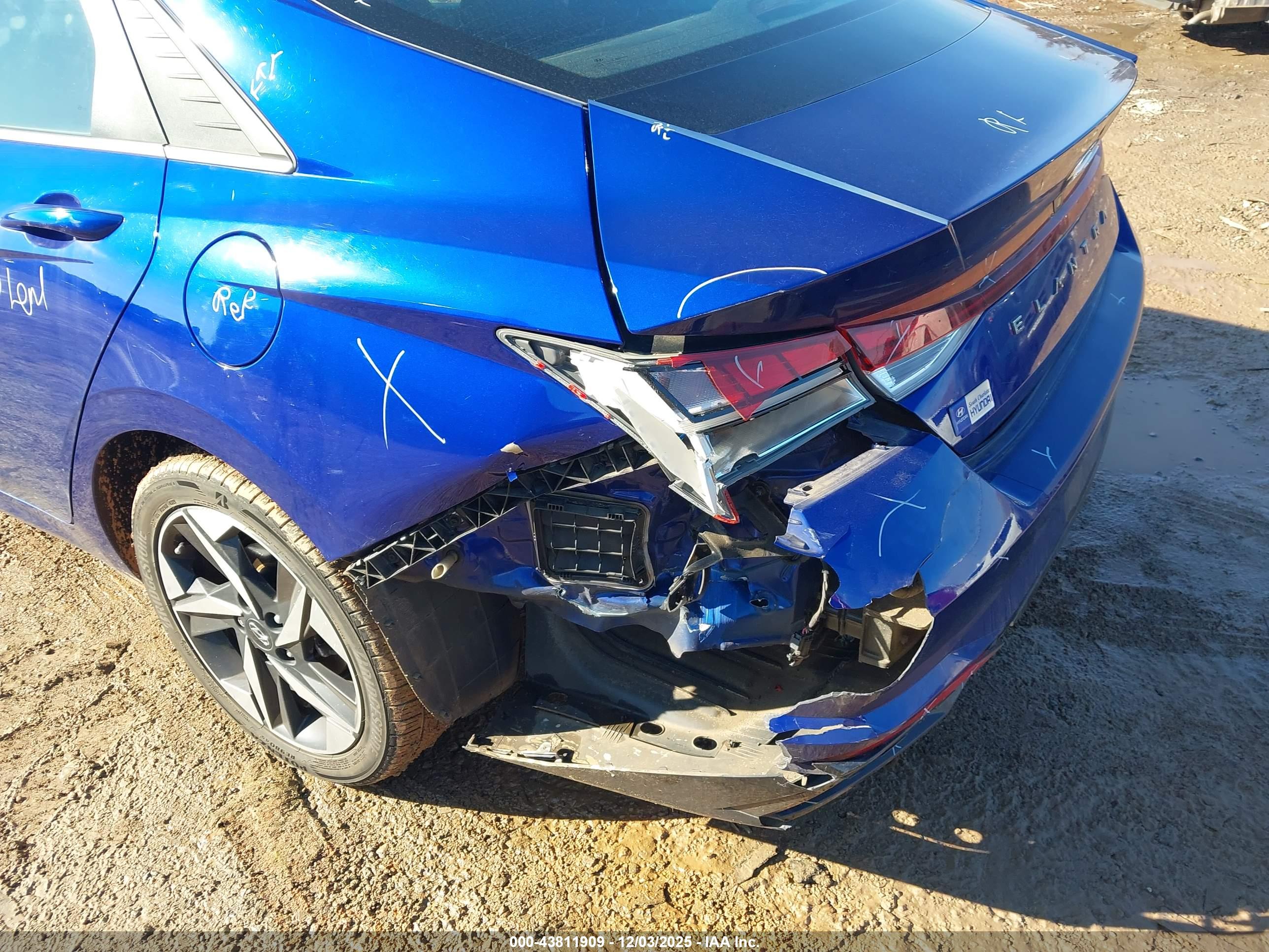 HYUNDAI ELANTRA image 6