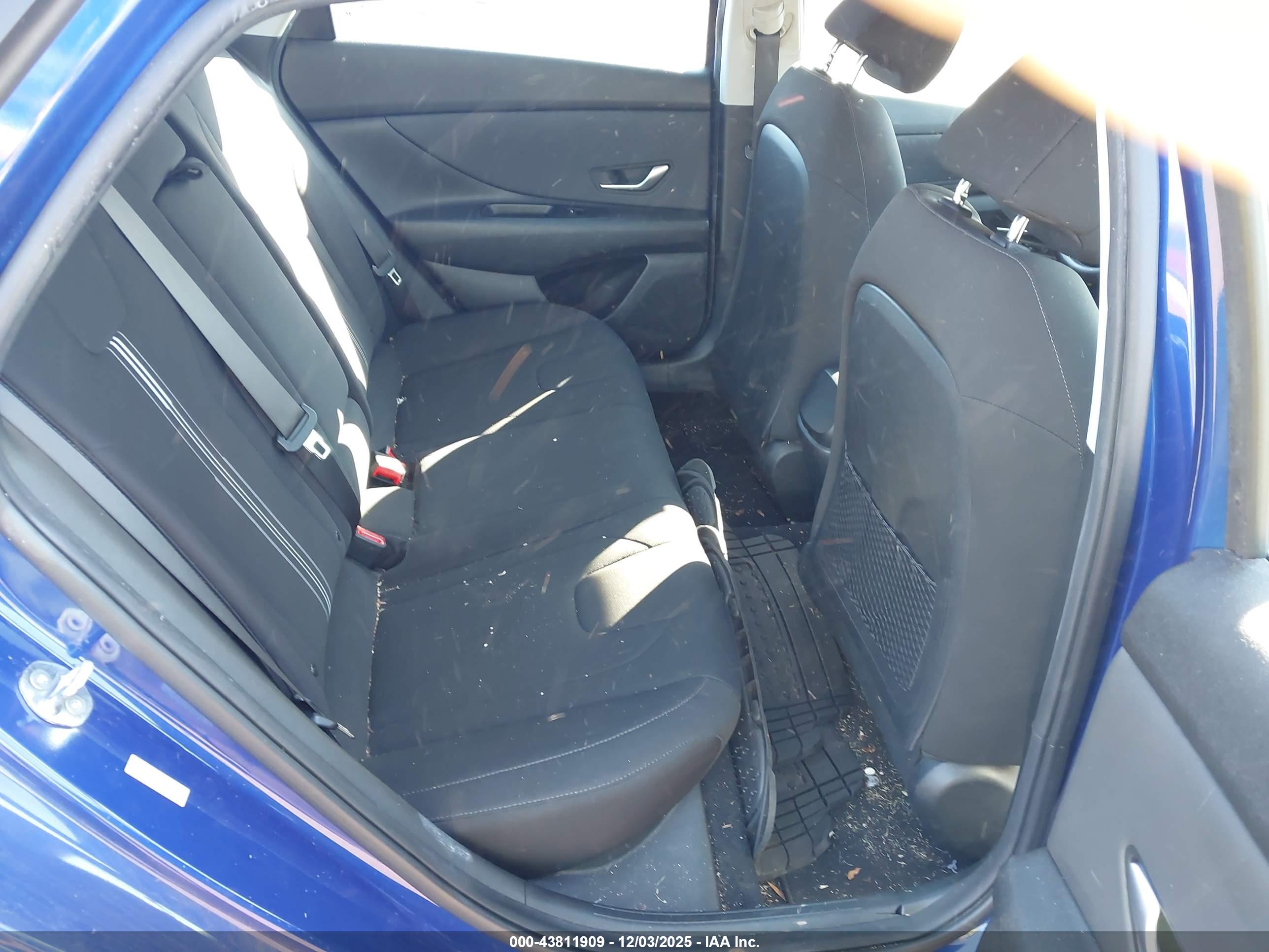 HYUNDAI ELANTRA image 8