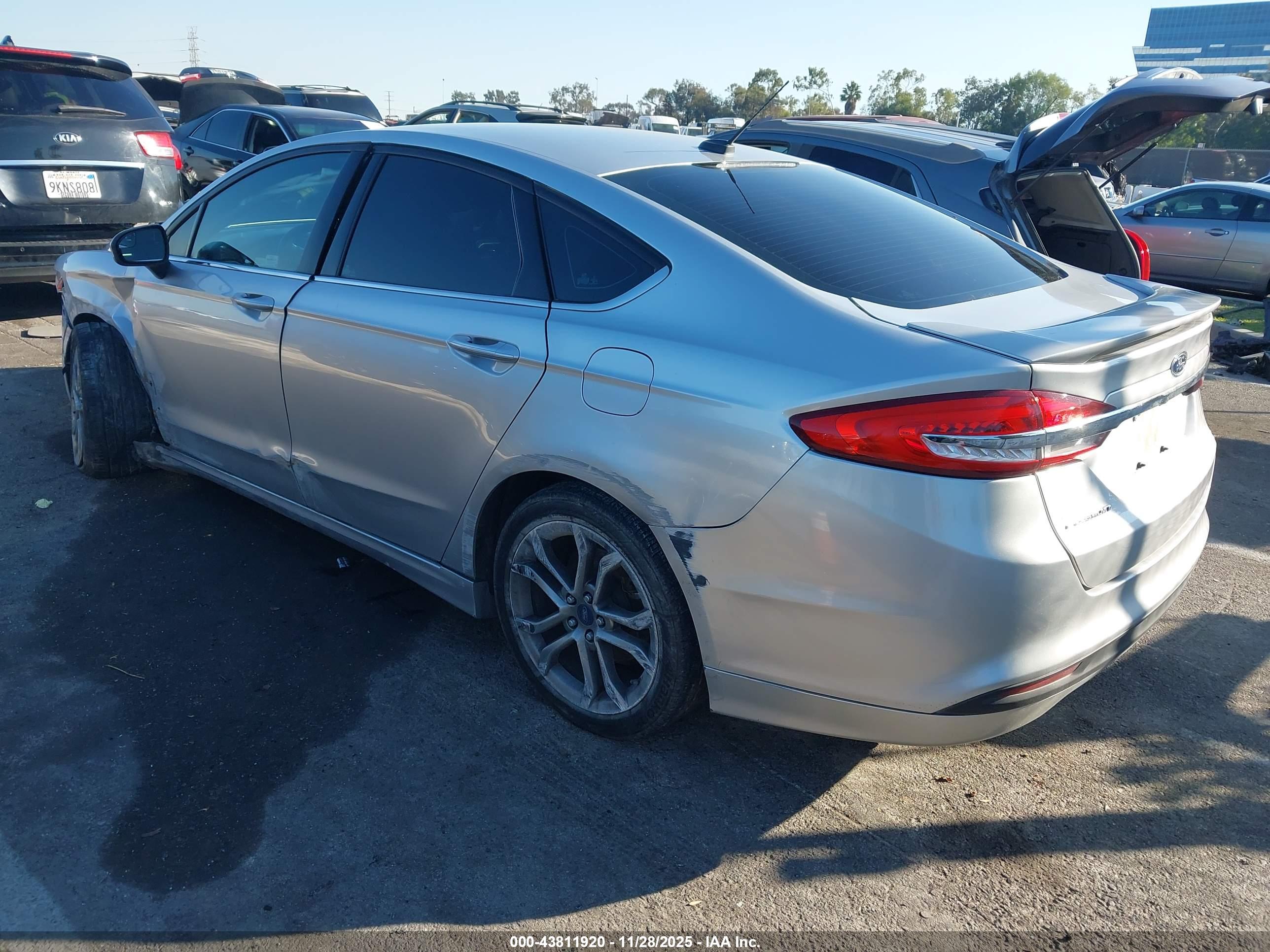 FORD FUSION image 3