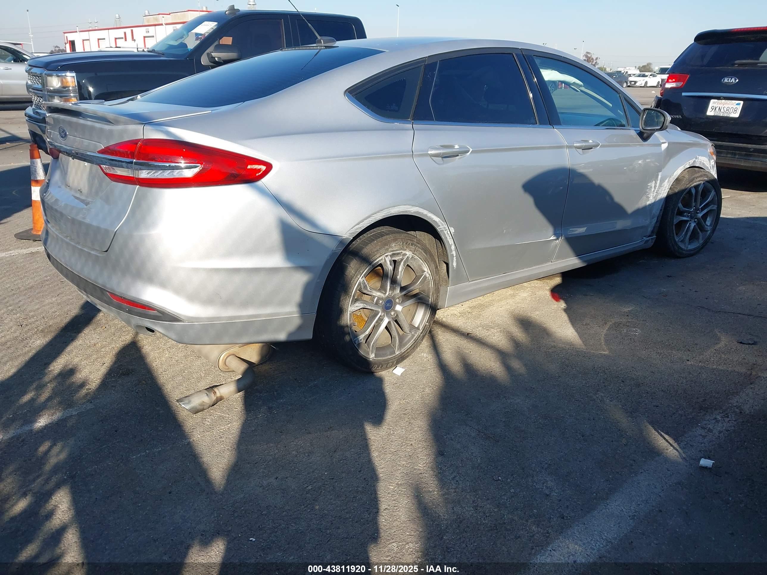 FORD FUSION image 4