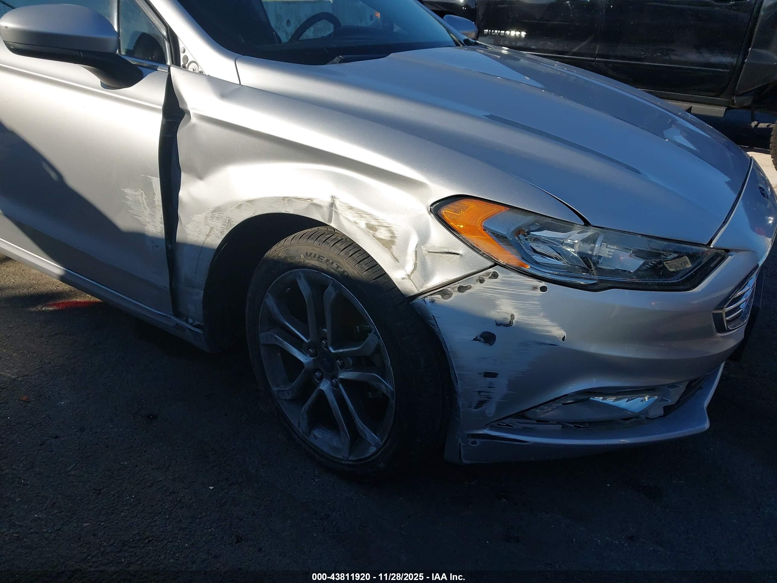 FORD FUSION image 6