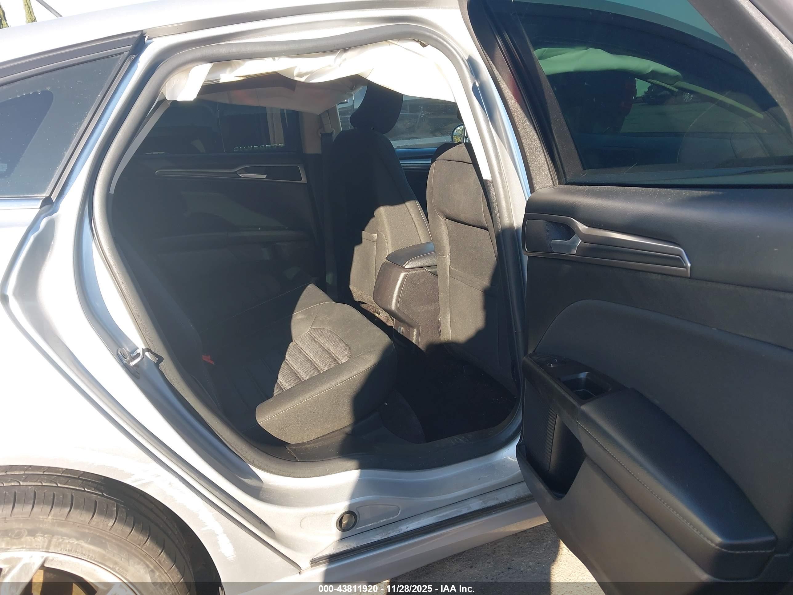 FORD FUSION image 8
