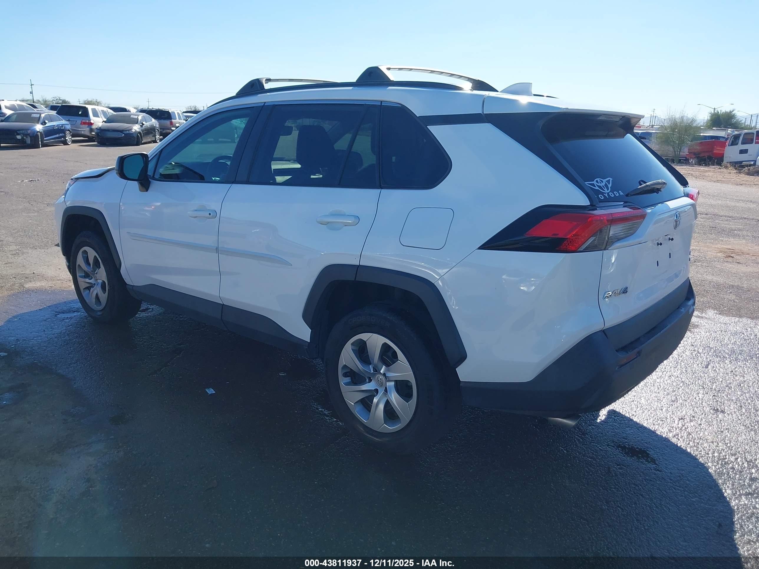 TOYOTA RAV4 image 3