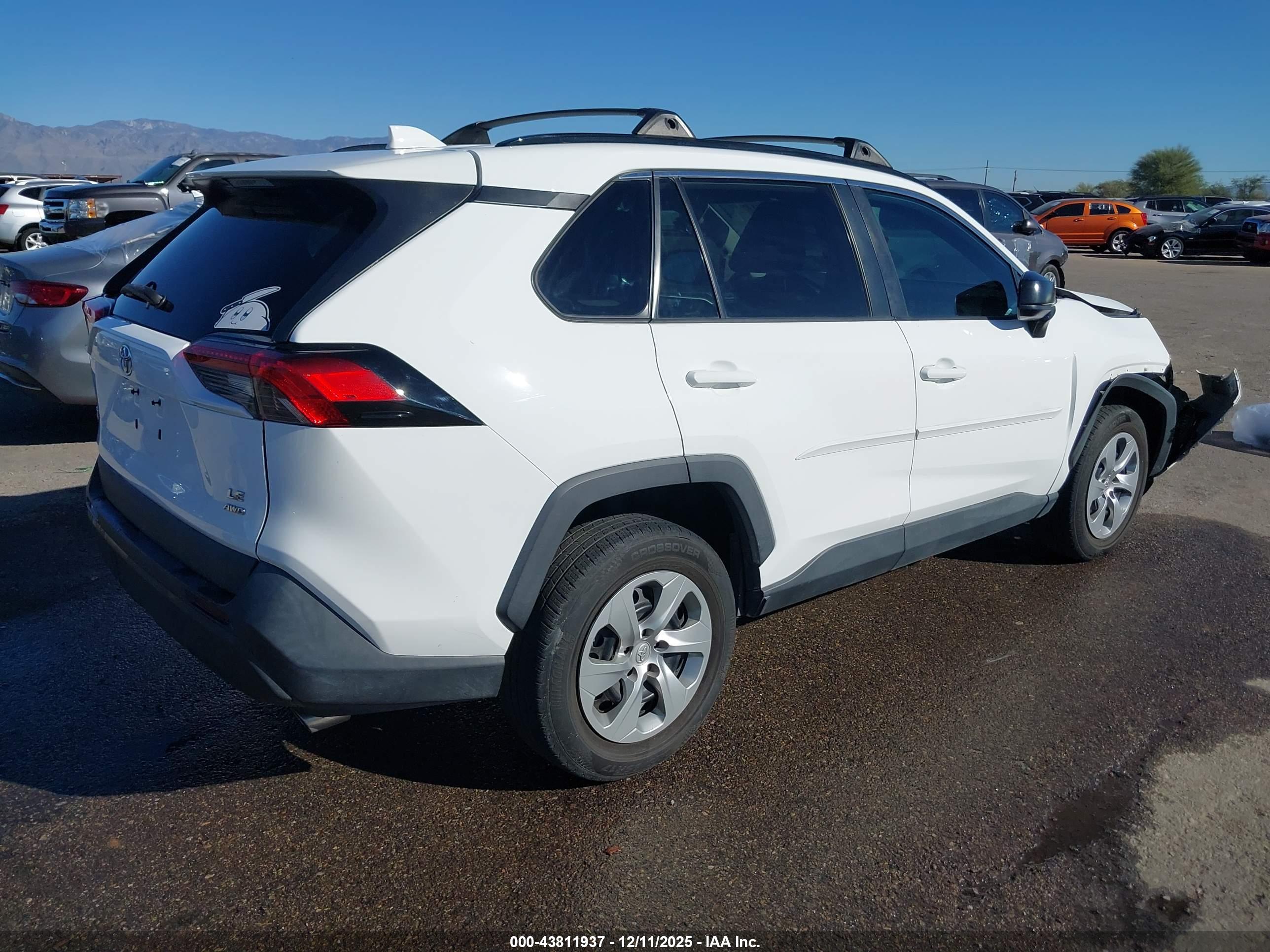 TOYOTA RAV4 image 4