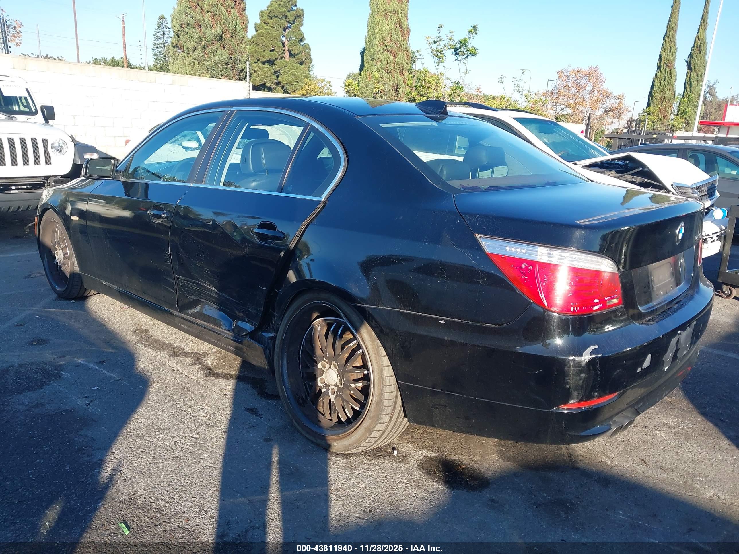 BMW 528I image 3