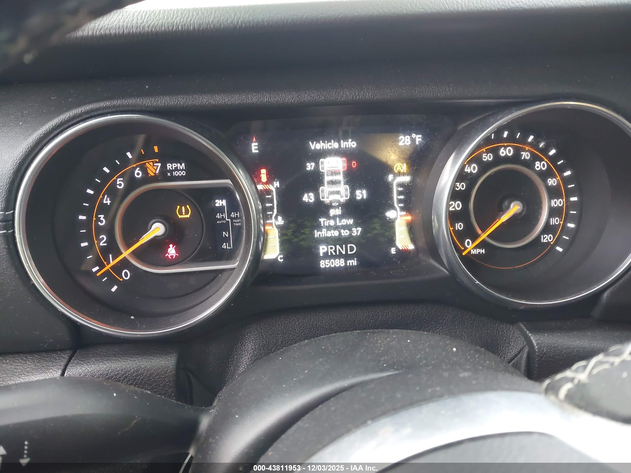 JEEP WRANGLER image 7
