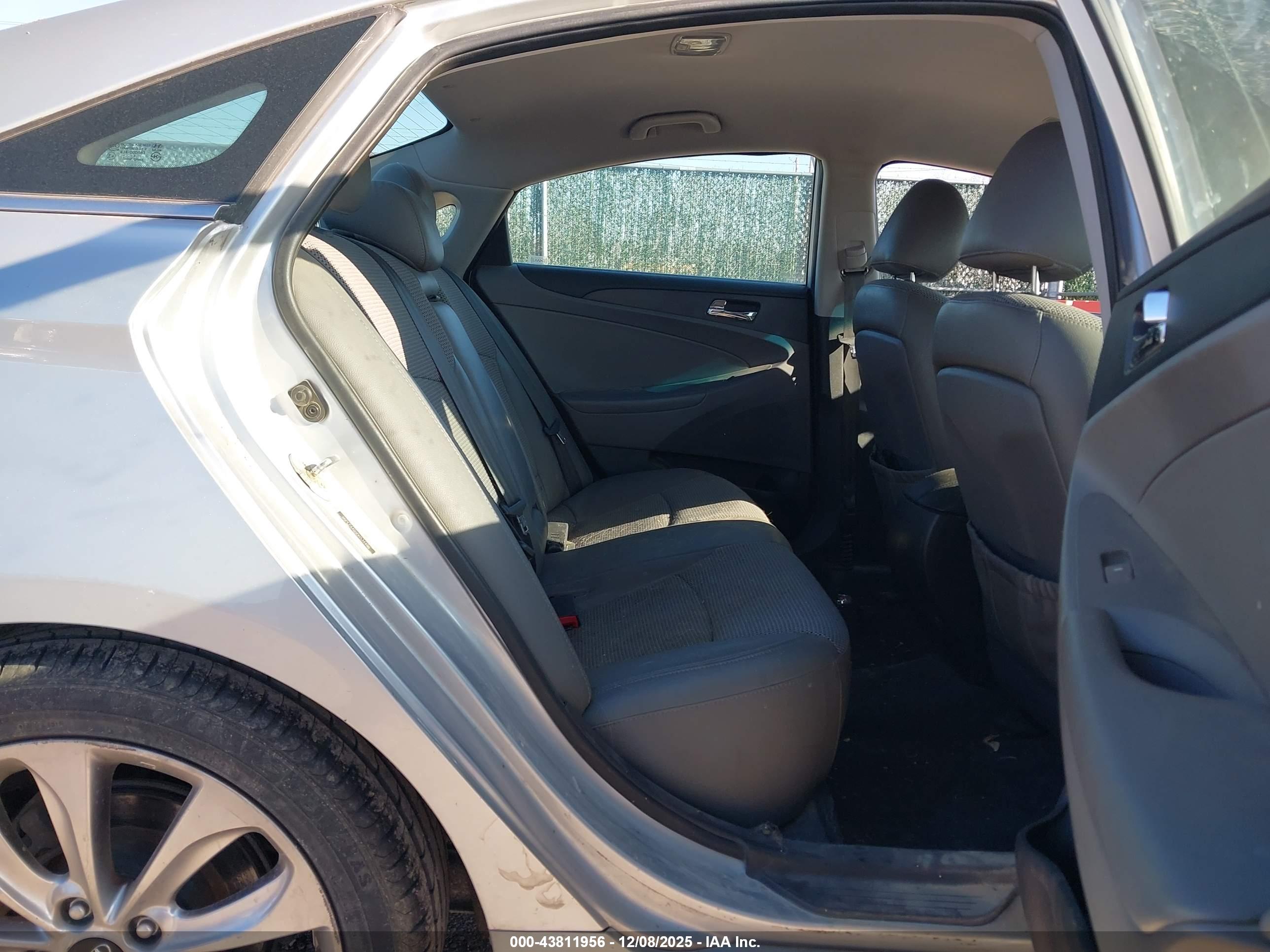 HYUNDAI SONATA image 8
