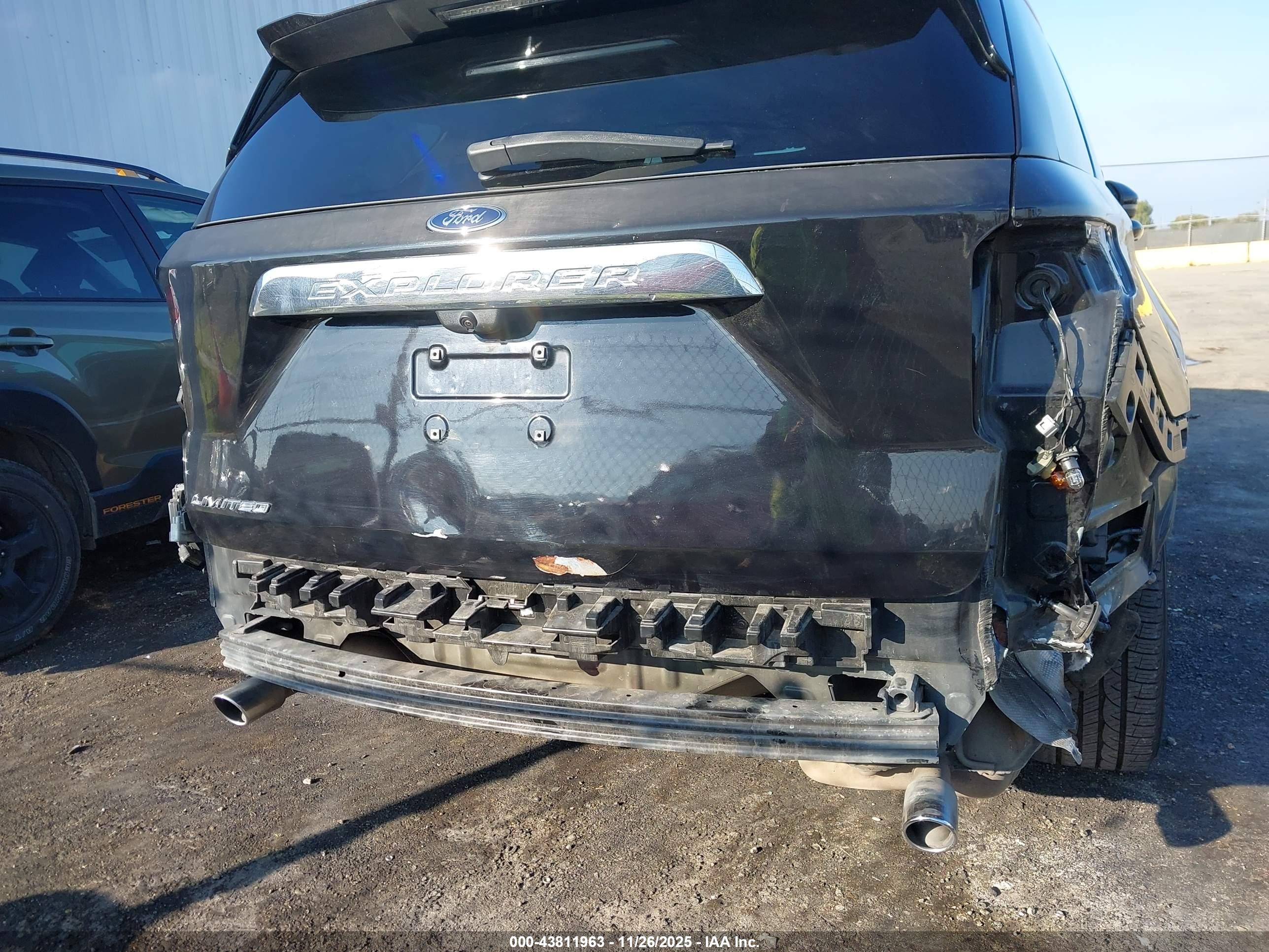 FORD EXPLORER image 6