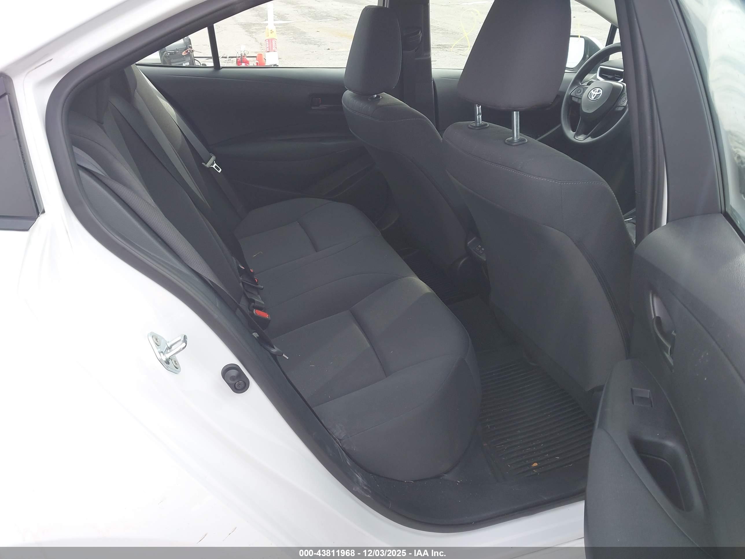 TOYOTA COROLLA image 8