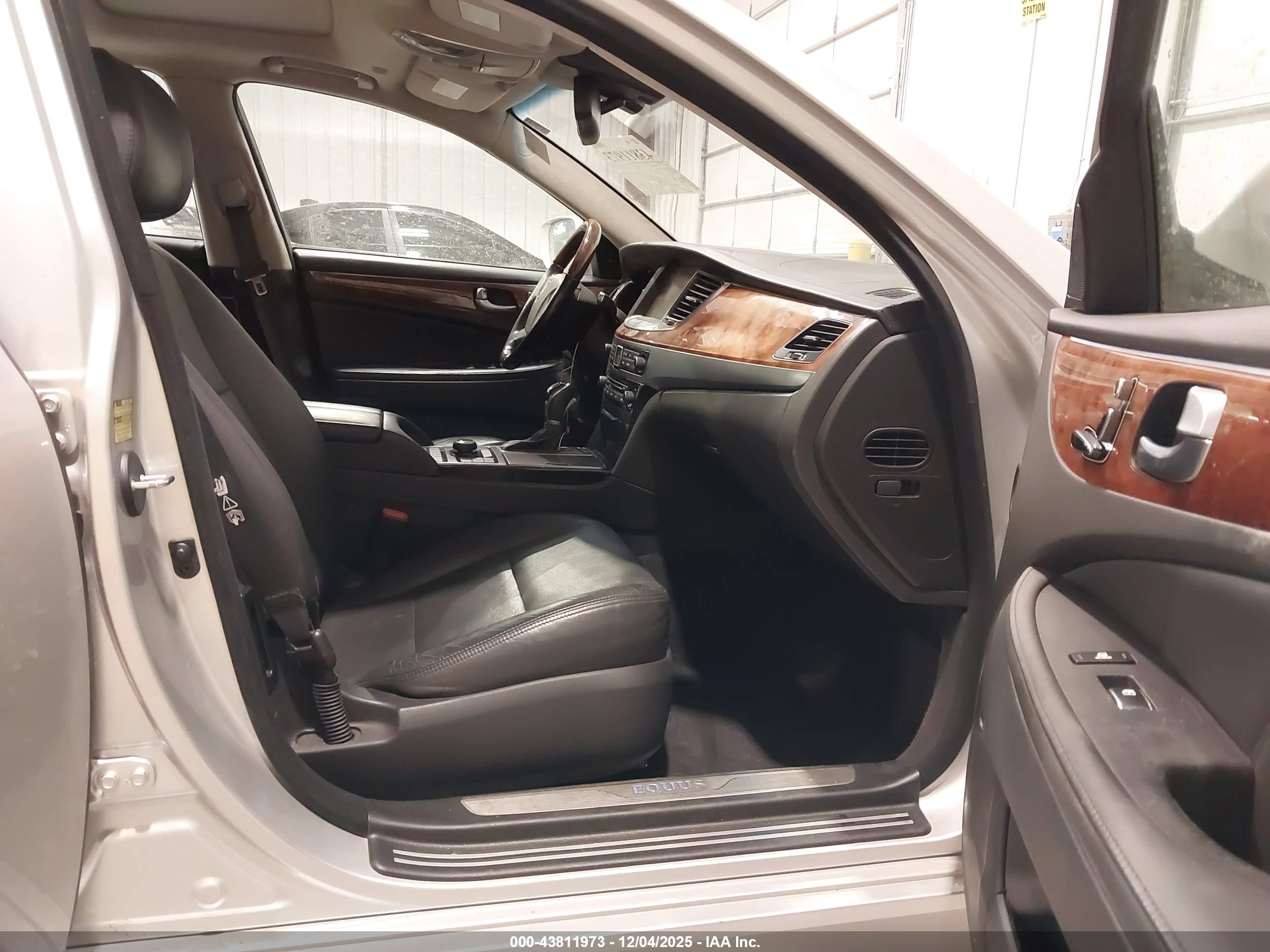 HYUNDAI EQUUS image 5